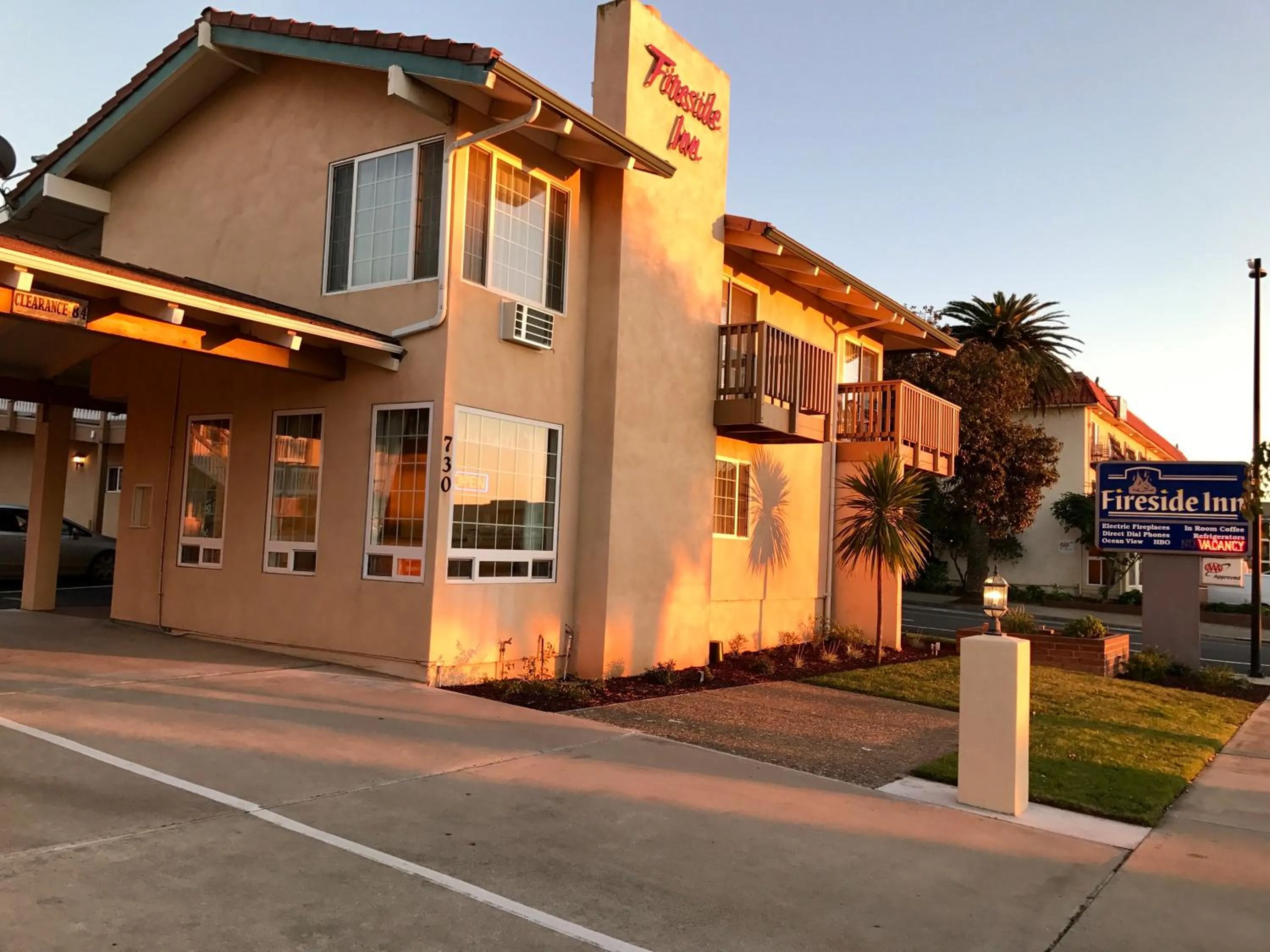 Facade/entrance in Avalon Inn Downtown Morro Bay