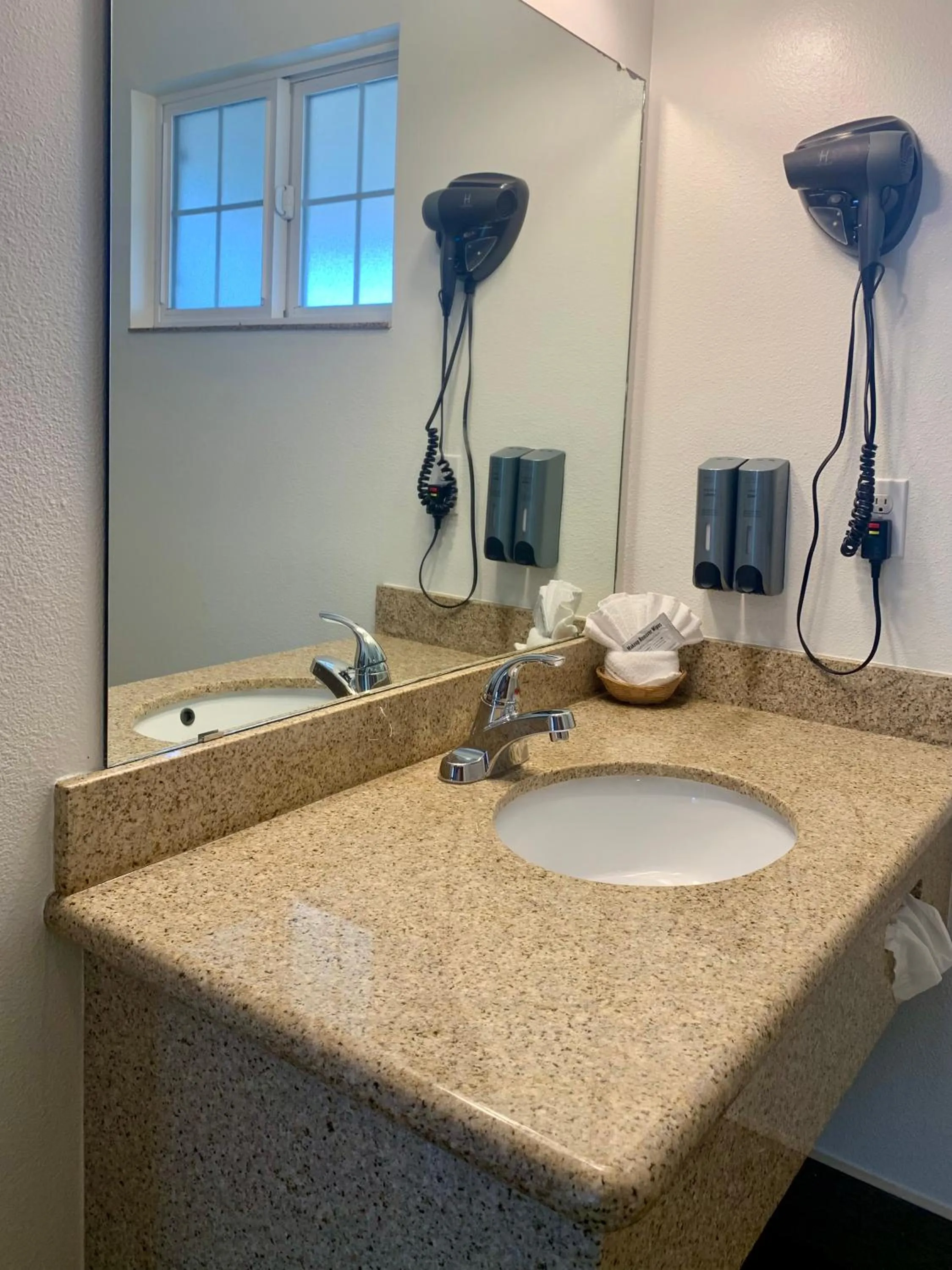 Bathroom in Avalon Inn Downtown Morro Bay