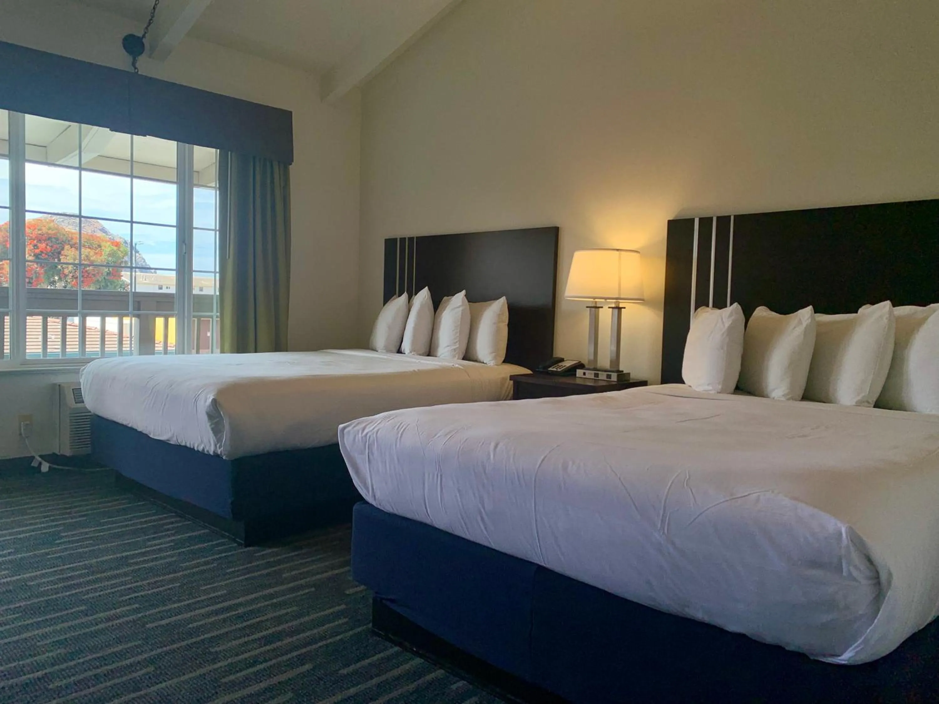 View (from property/room), Bed in Avalon Inn Downtown Morro Bay