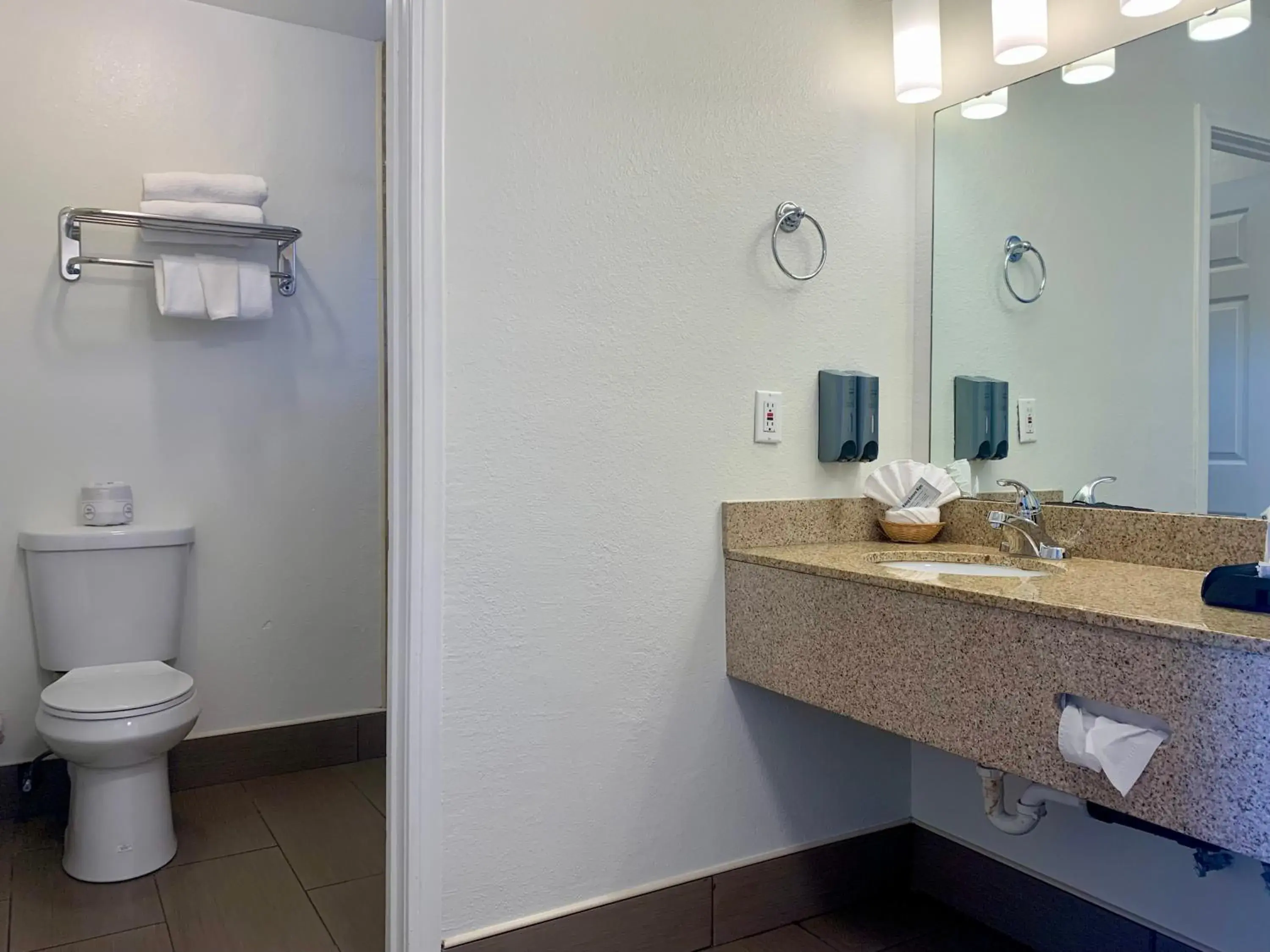 Bathroom in Avalon Inn Downtown Morro Bay Bathroom in Avalon Inn Downtown Morro Bay