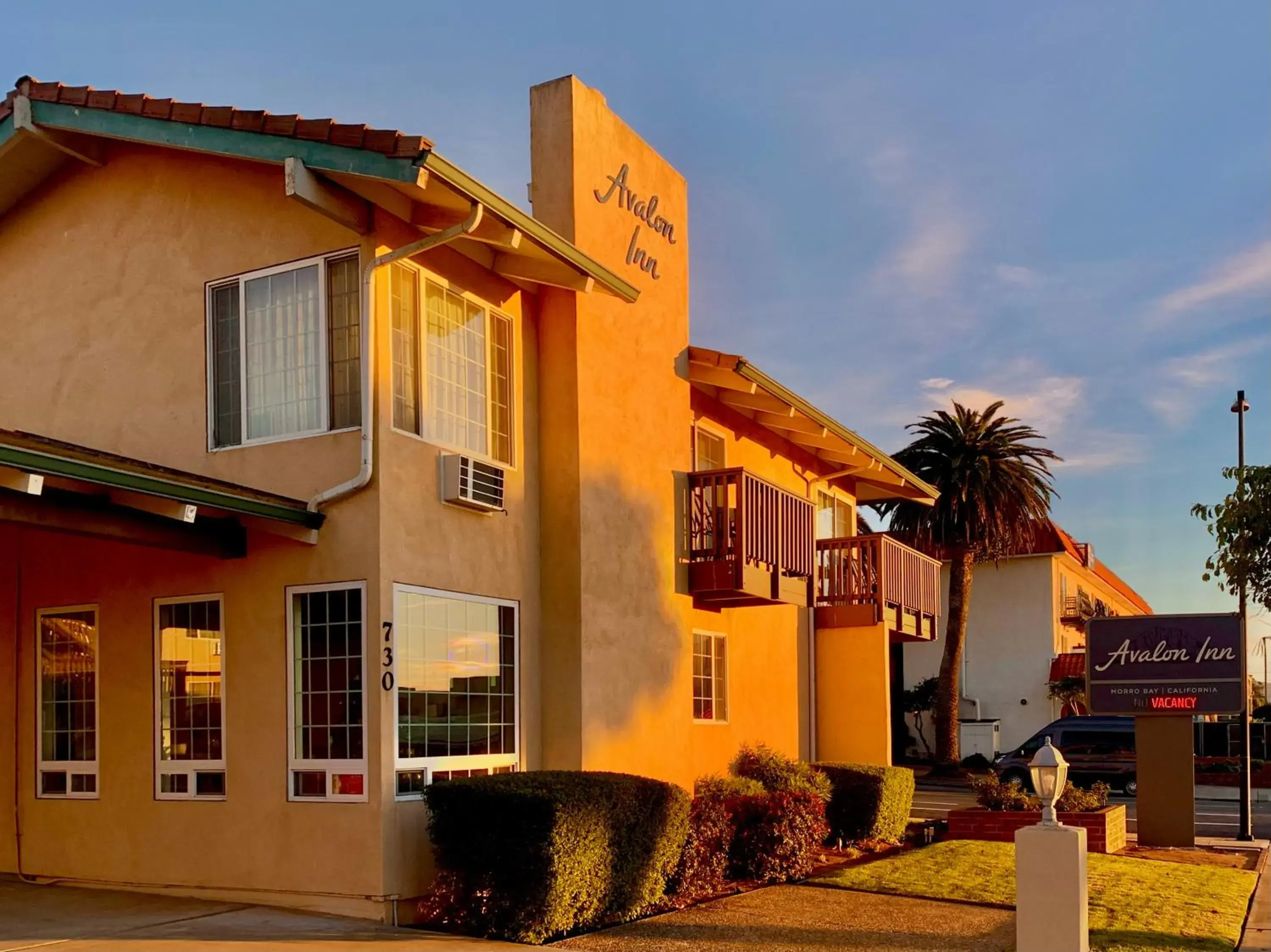 Property building in Avalon Inn Downtown Morro Bay Property building in Avalon Inn Downtown Morro Bay