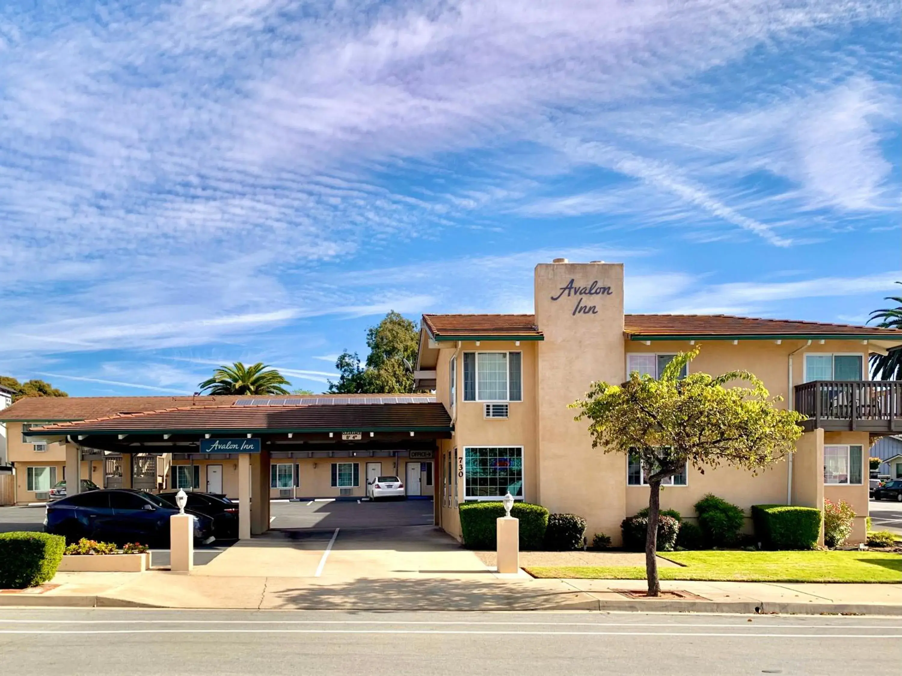 Property building in Avalon Inn Downtown Morro Bay Property building in Avalon Inn Downtown Morro Bay