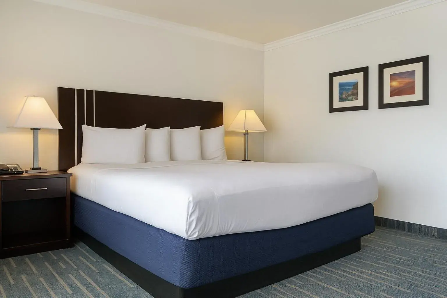 Bedroom, Bed in Avalon Inn Downtown Morro Bay Bedroom, Bed in Avalon Inn Downtown Morro Bay