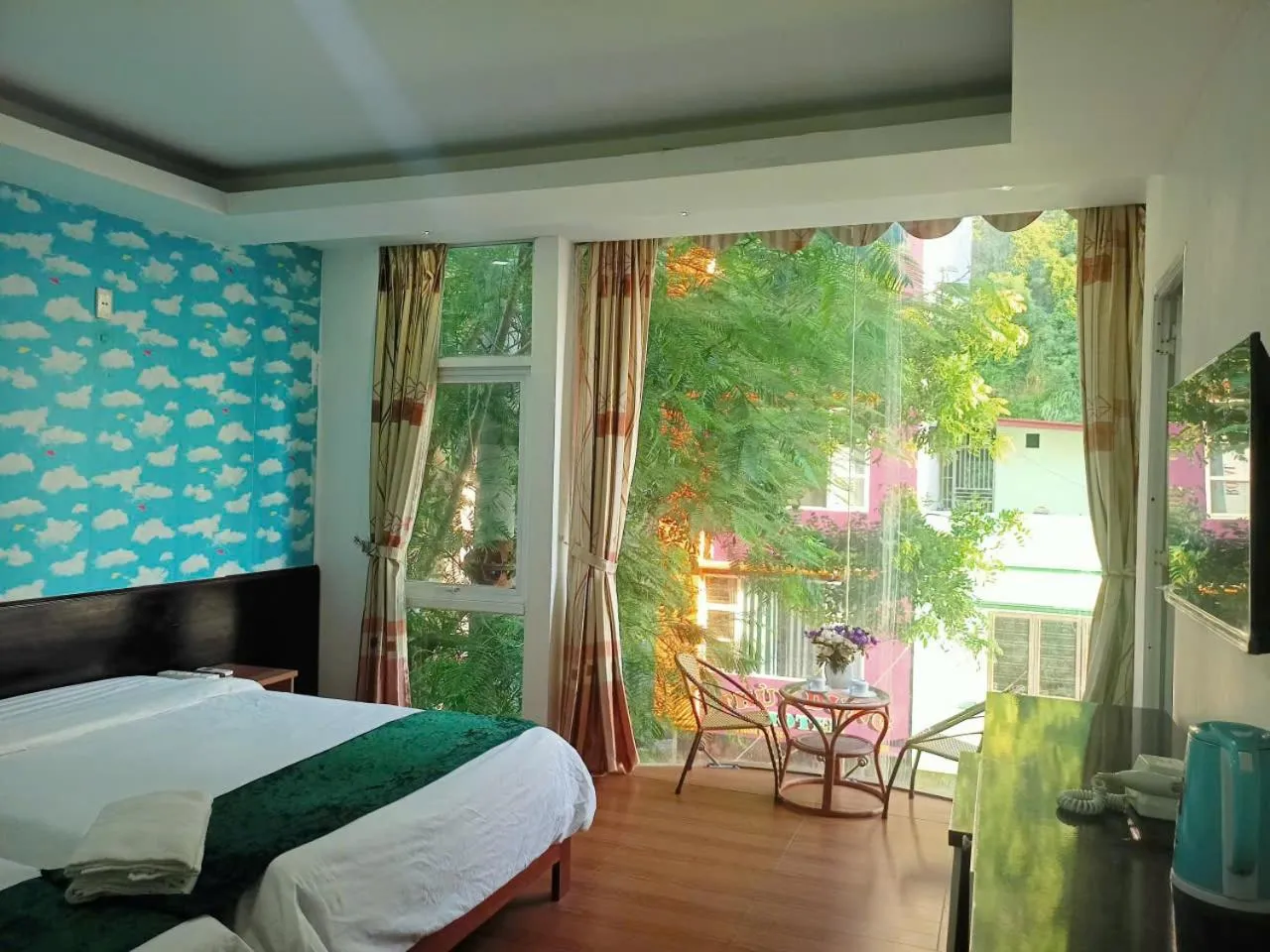 Photo of the whole room, Bed in catba island hotel