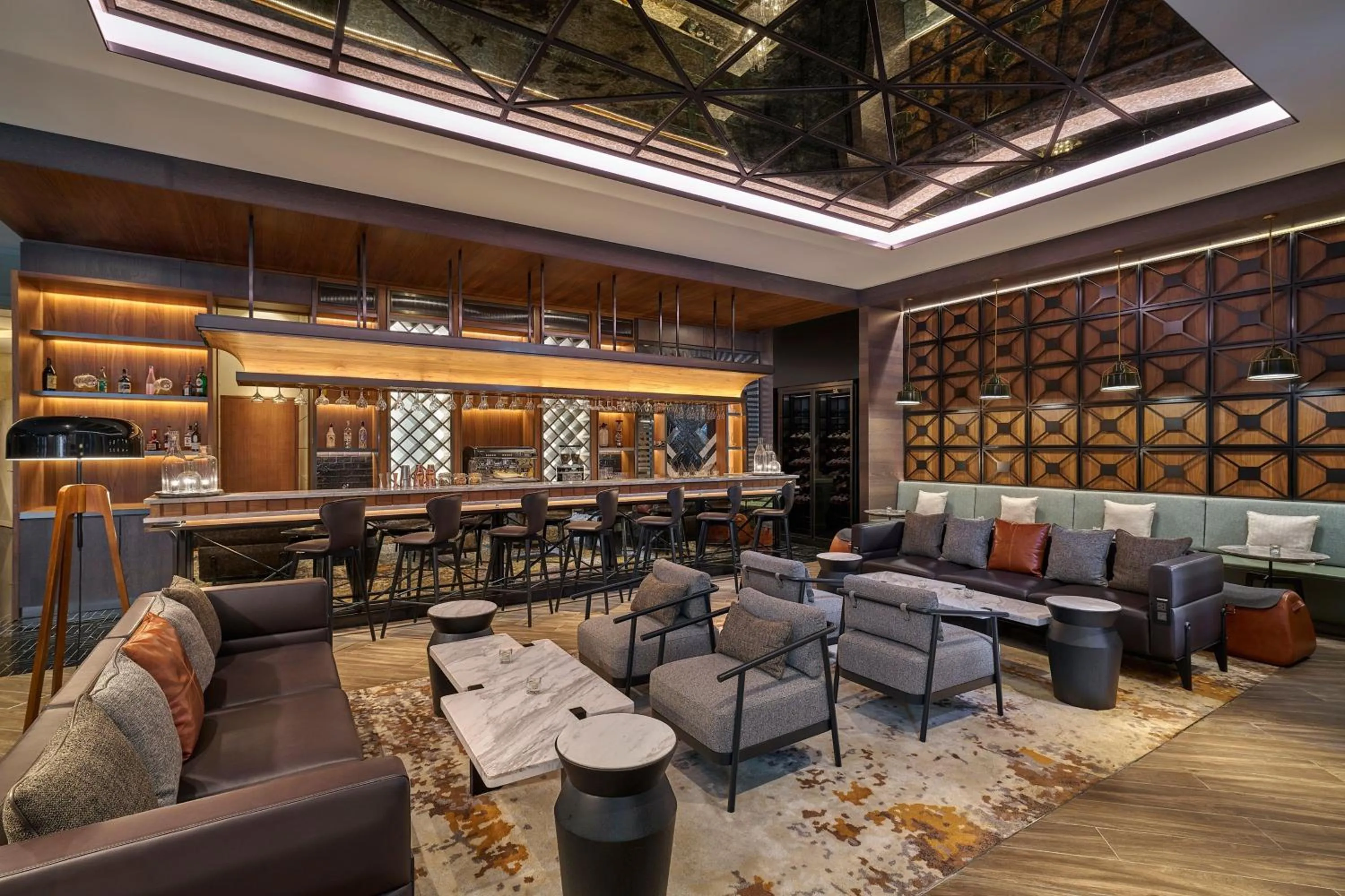 Lounge or bar in Renaissance Kuala Lumpur Hotel & Convention Centre