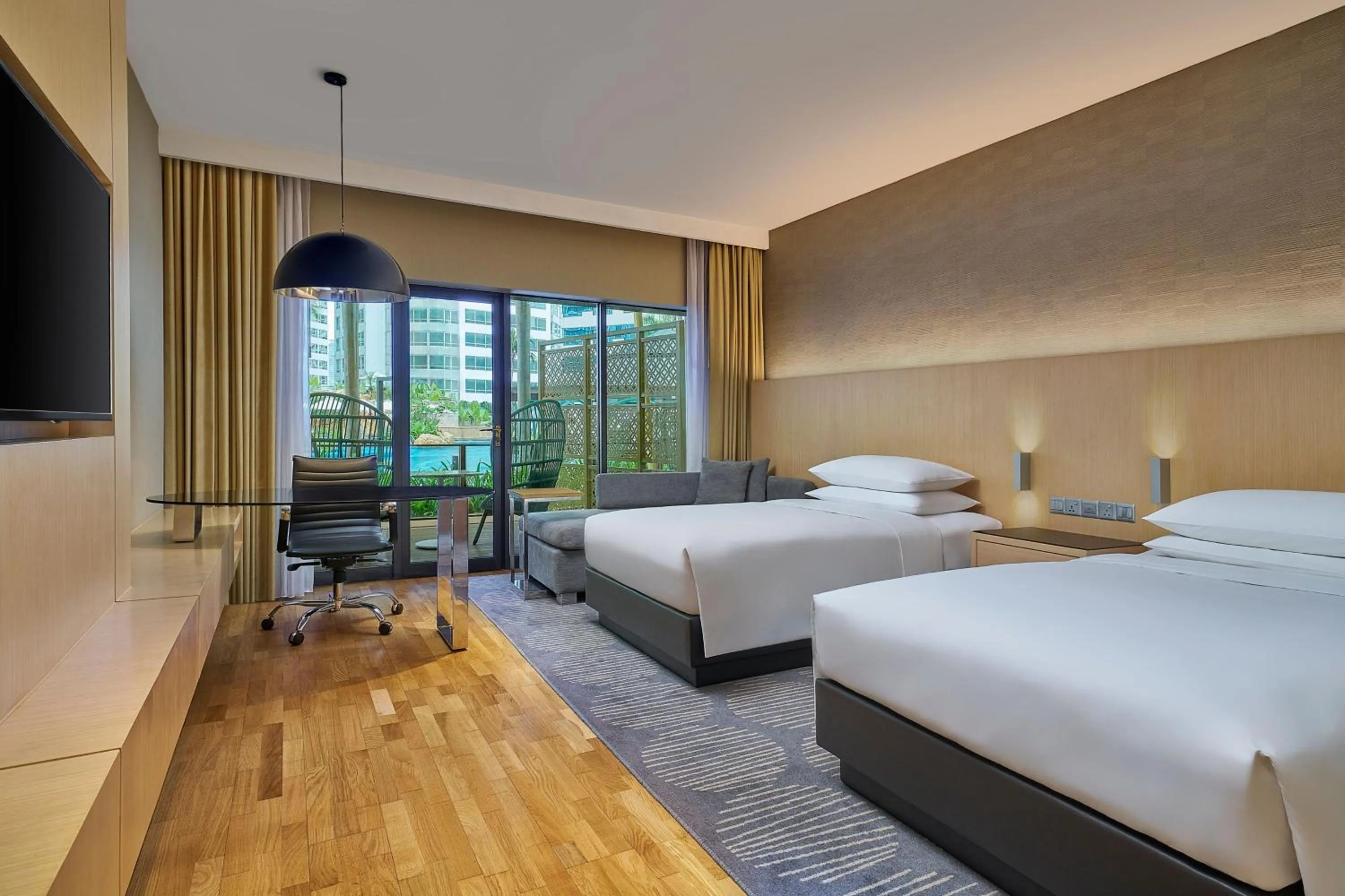 Photo of the whole room, Bed in Renaissance Kuala Lumpur Hotel & Convention Centre