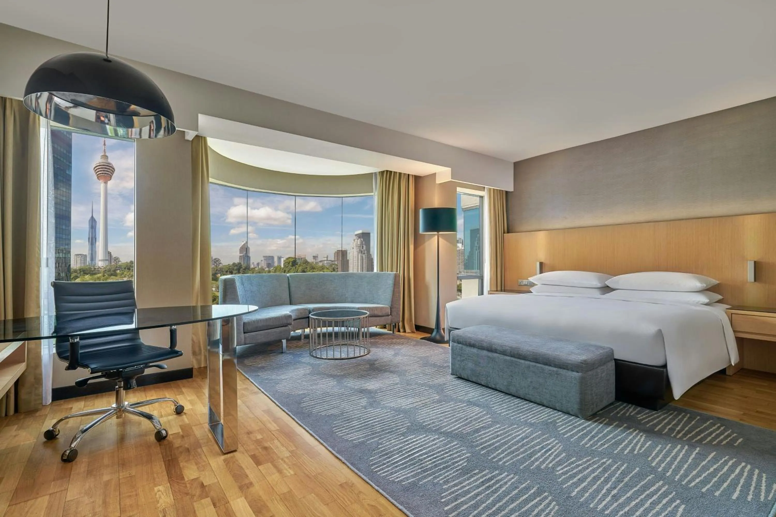 Photo of the whole room, Bed in Renaissance Kuala Lumpur Hotel & Convention Centre