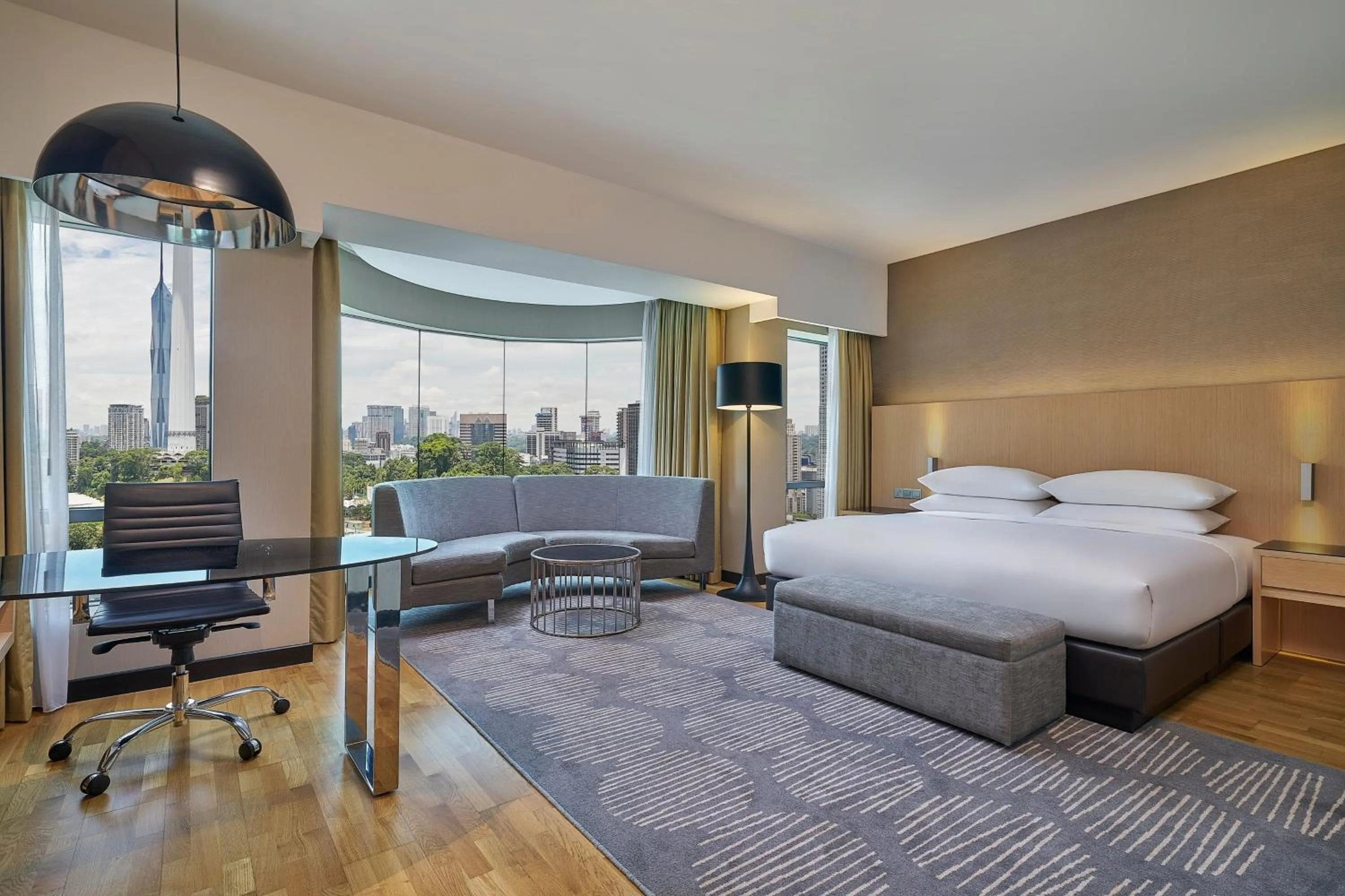 Photo of the whole room, Bed in Renaissance Kuala Lumpur Hotel & Convention Centre