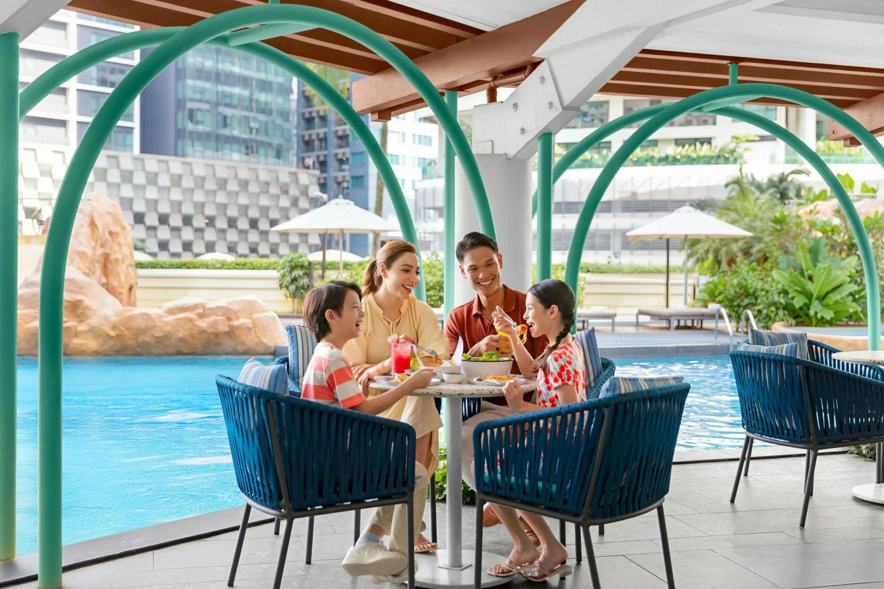 Swimming pool in Renaissance Kuala Lumpur Hotel & Convention Centre