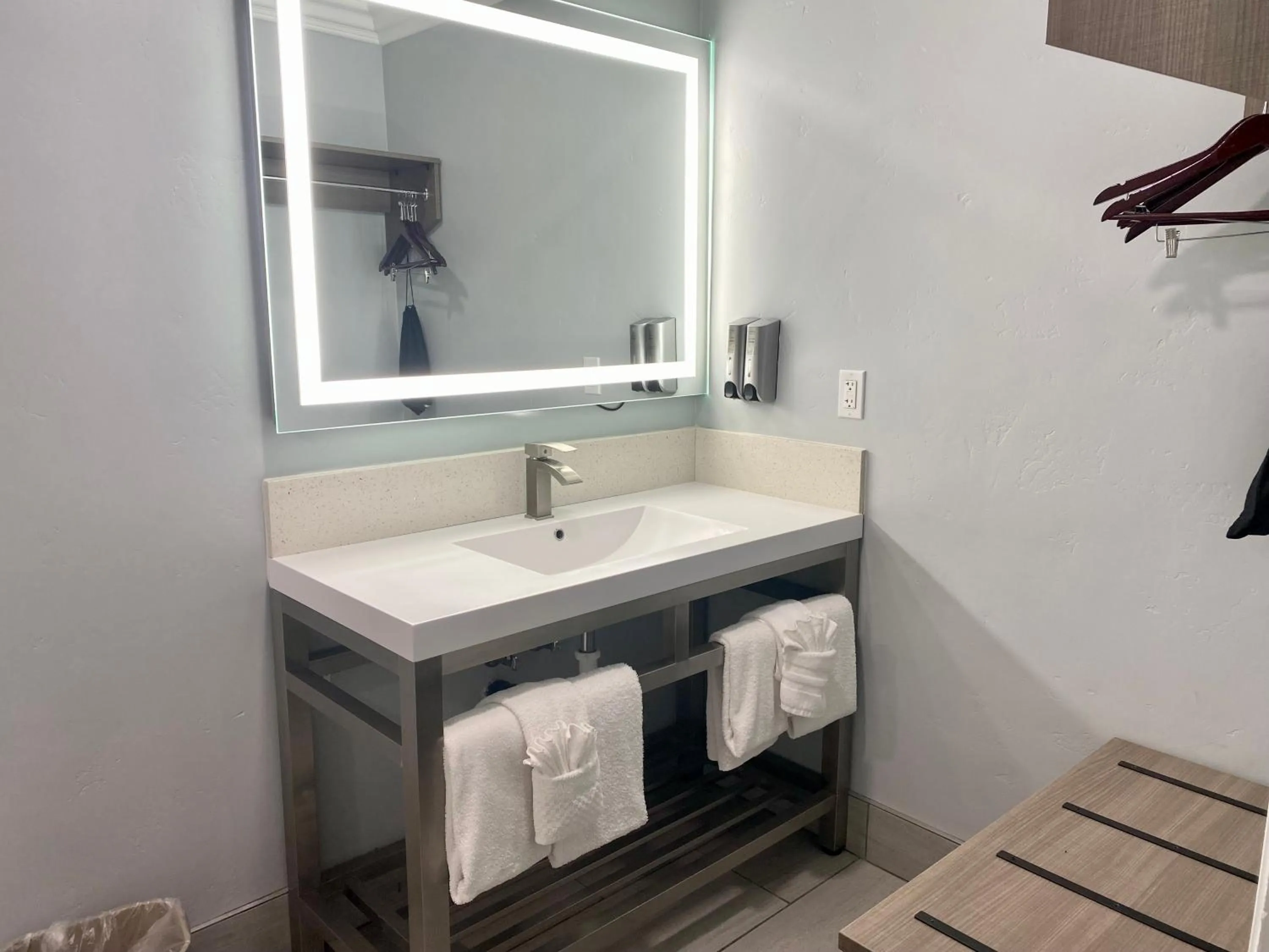 Bathroom in Lone Oak Lodge