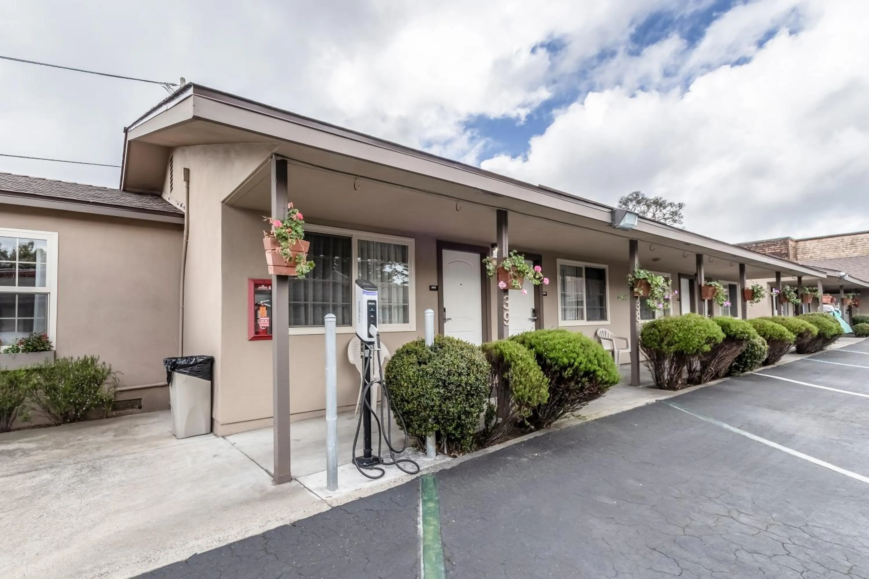Property building in Lone Oak Lodge
