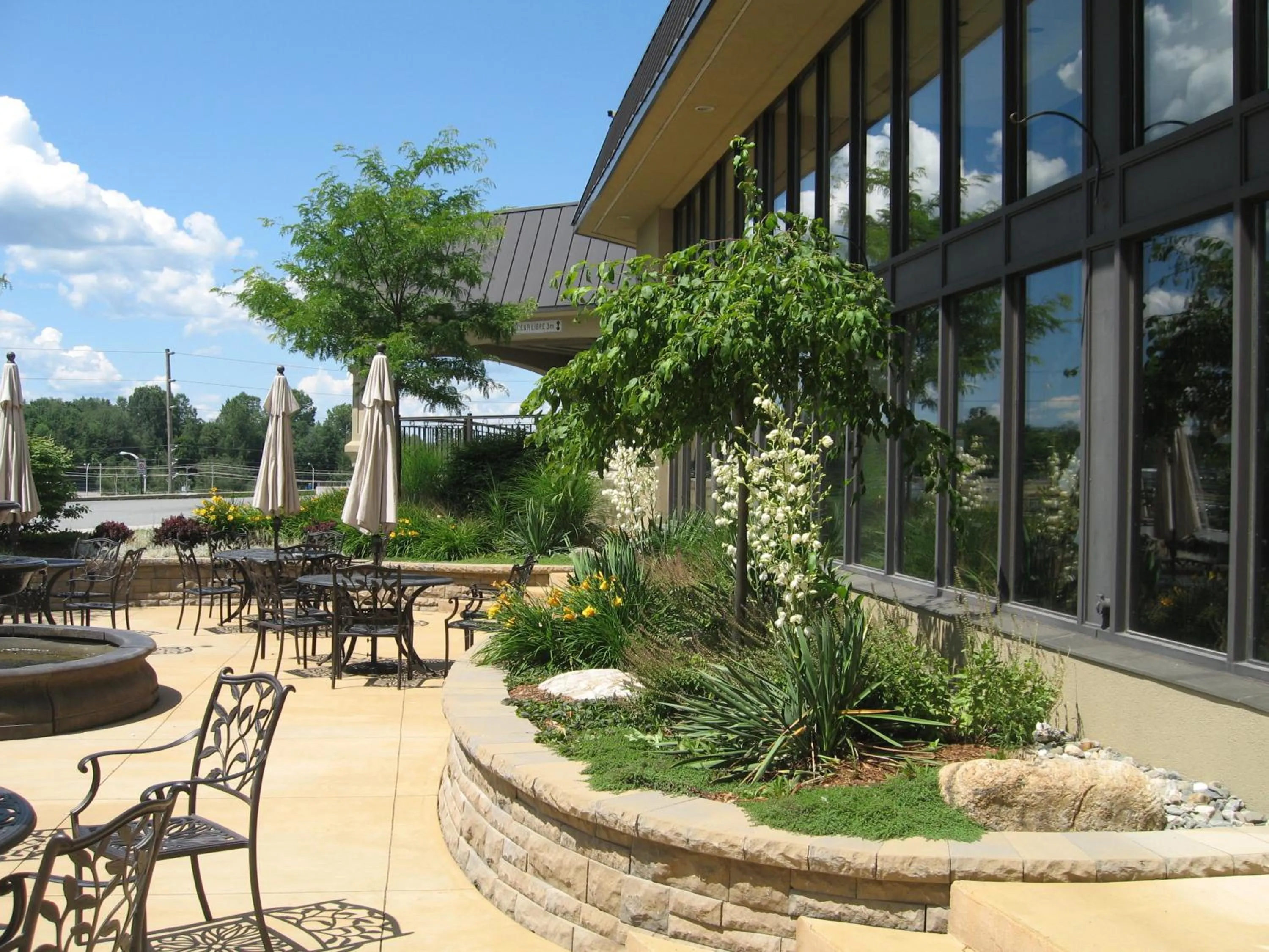 Facade/entrance in Le President Sherbrooke