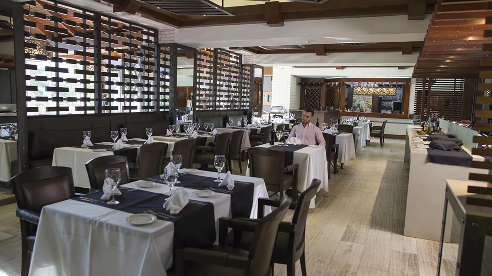 Restaurant/places to eat in Hotel Camino Real