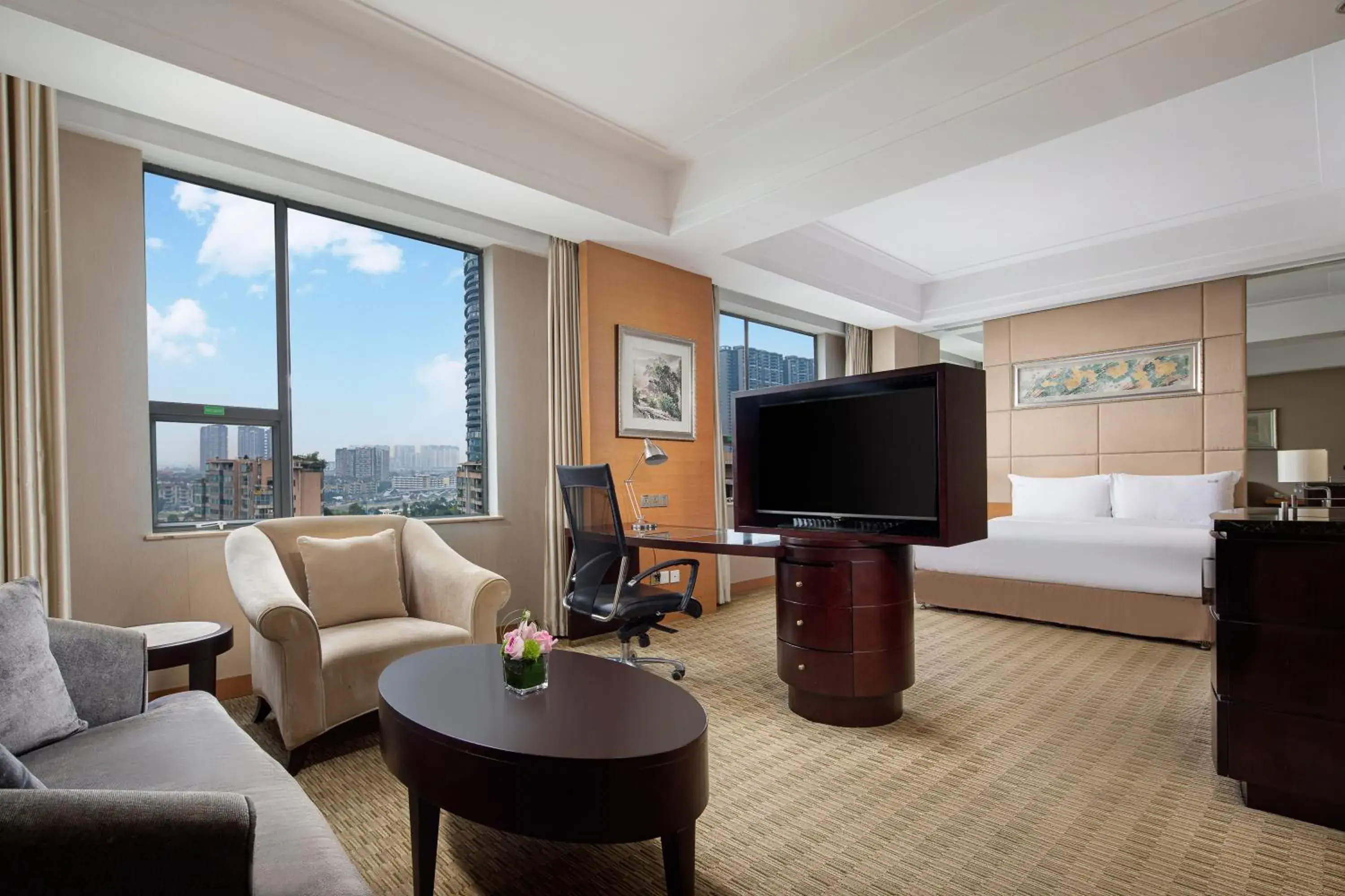 King Suite with Dining Area - Lounge Access in Holiday Inn Chengdu Century City-EastTower King Suite with Dining Area - Lounge Access in Holiday Inn Chengdu Century City-EastTower
