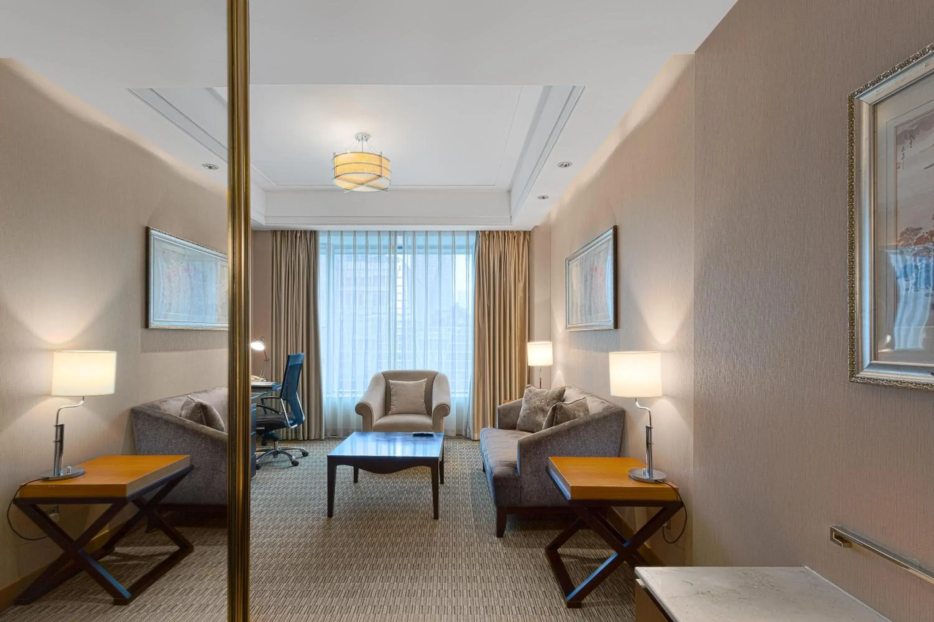 One-Bedroom King Suite with Dining Area - Lounge Access in Holiday Inn Chengdu Century City-EastTower One-Bedroom King Suite with Dining Area - Lounge Access in Holiday Inn Chengdu Century City-EastTower