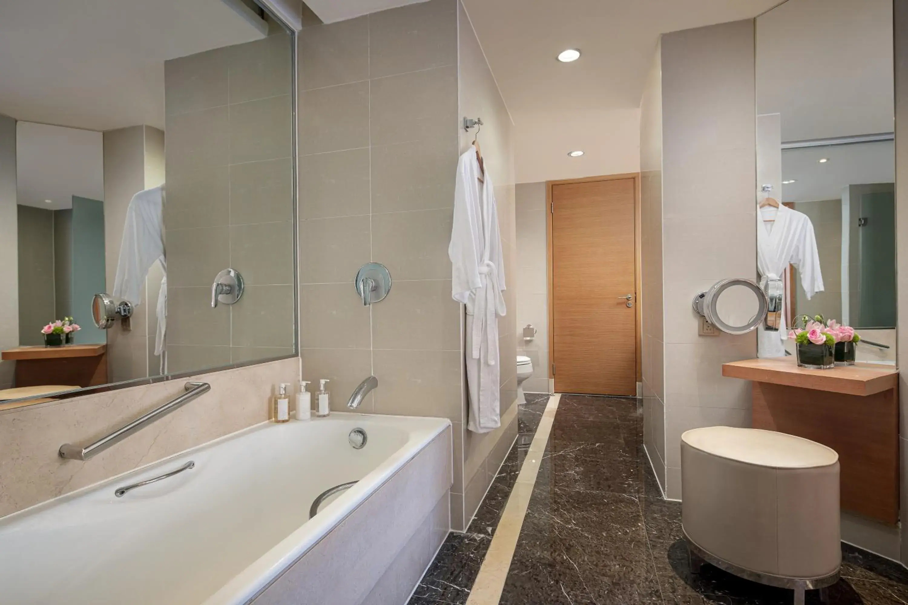 Premium Double Room with Two Double Beds in Holiday Inn Chengdu Century City-EastTower Premium Double Room with Two Double Beds in Holiday Inn Chengdu Century City-EastTower