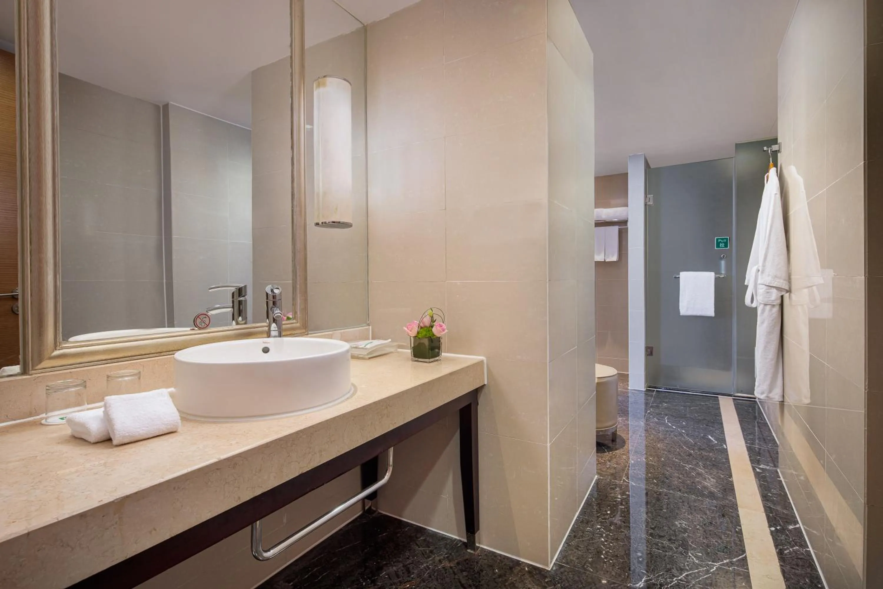 Premium Double Room with Two Double Beds and City View in Holiday Inn Chengdu Century City-EastTower