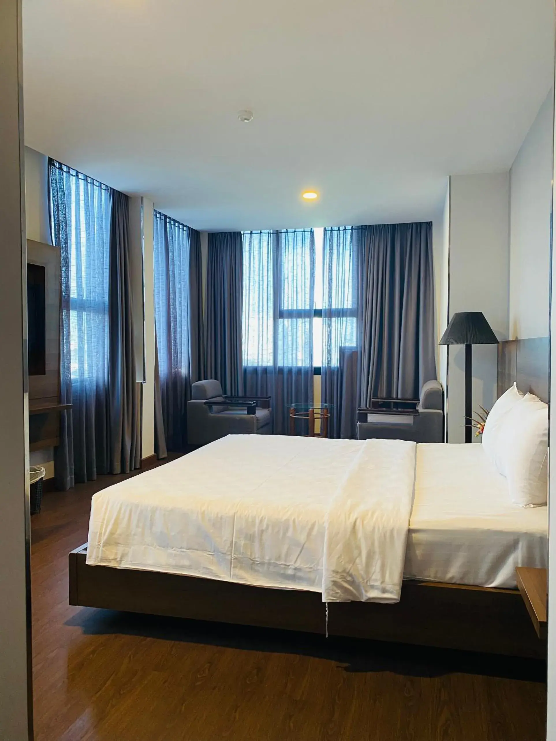 Executive Deluxe Park View in Central Park Saigon Hotel Executive Deluxe Park View in Central Park Saigon Hotel