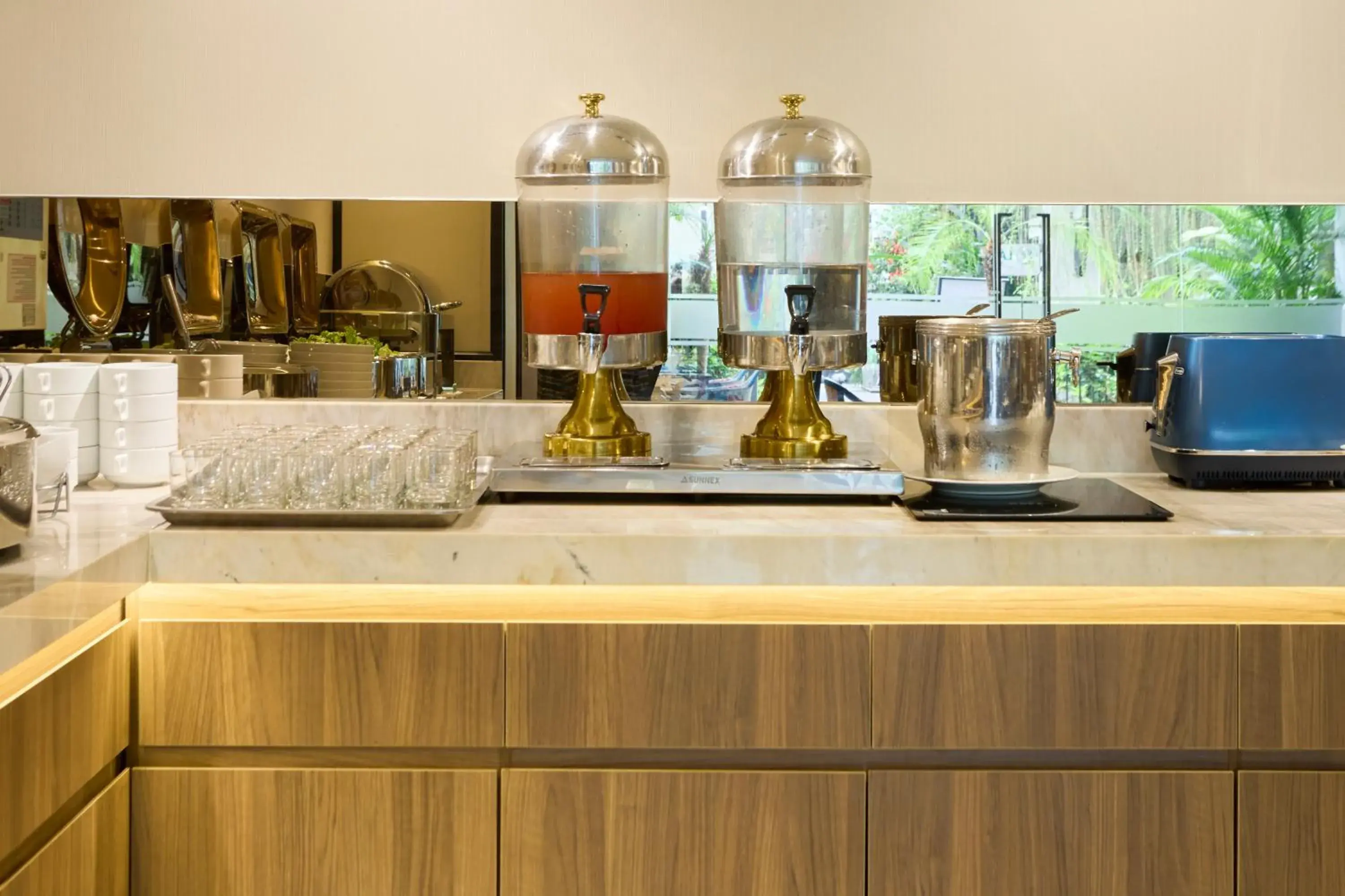 Restaurant/places to eat in Central Park Saigon Hotel Restaurant/places to eat in Central Park Saigon Hotel