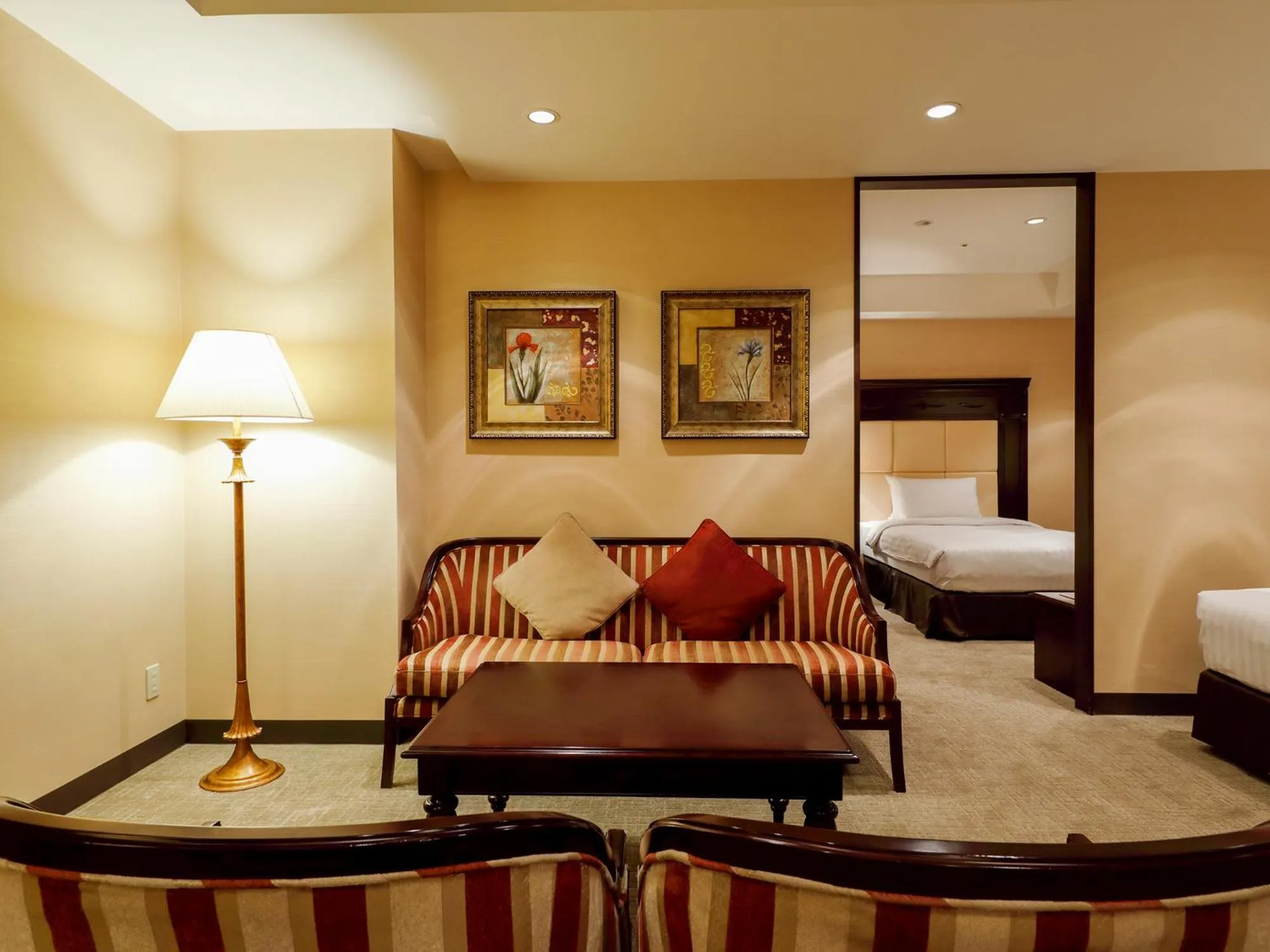 Living room, Bed in Premier Hotel -Tsubaki- Sapporo