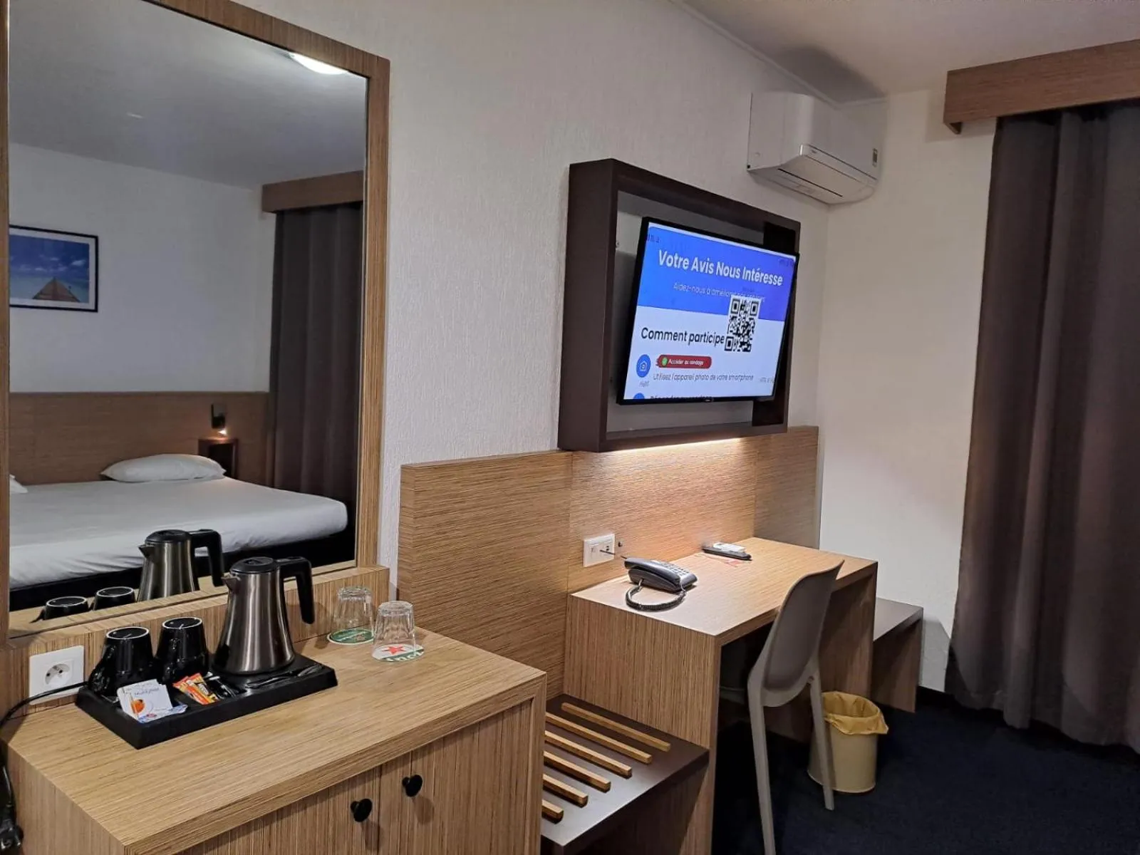 Coffee/tea facilities in Hotel Le Paris