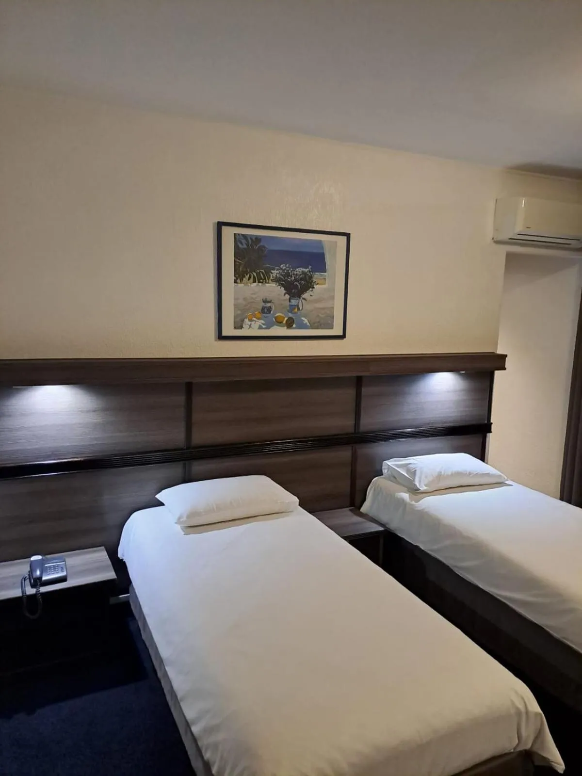 Photo of the whole room, Bed in Hotel Le Paris