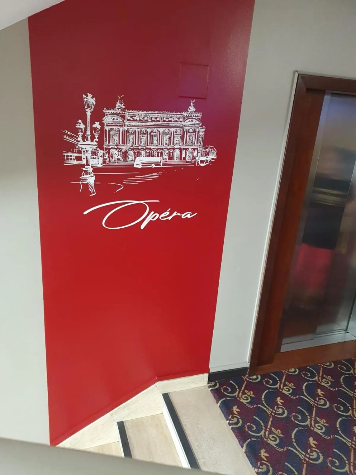 Logo/Certificate/Sign in Hotel Le Paris