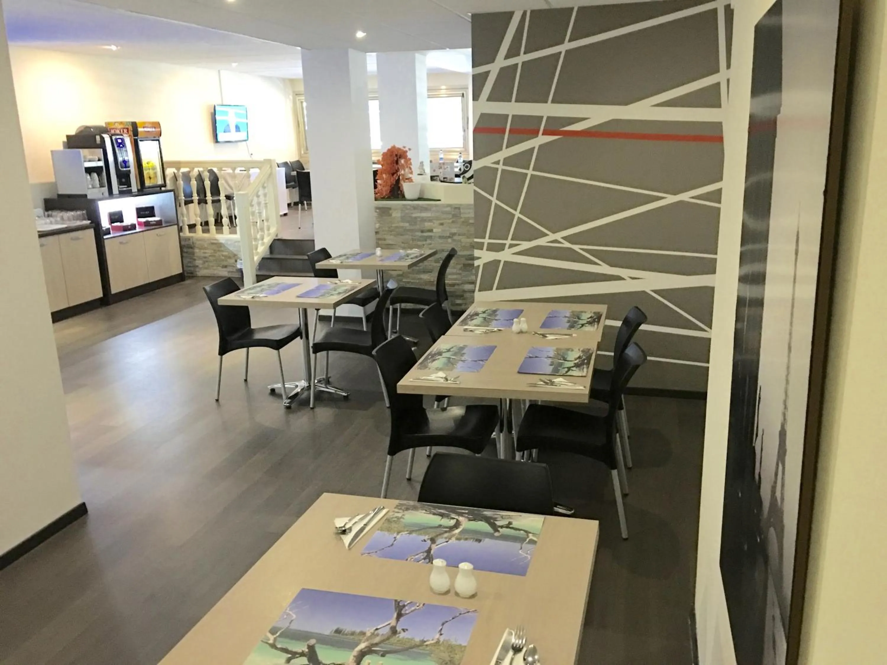 Restaurant/places to eat in Hotel Le Paris