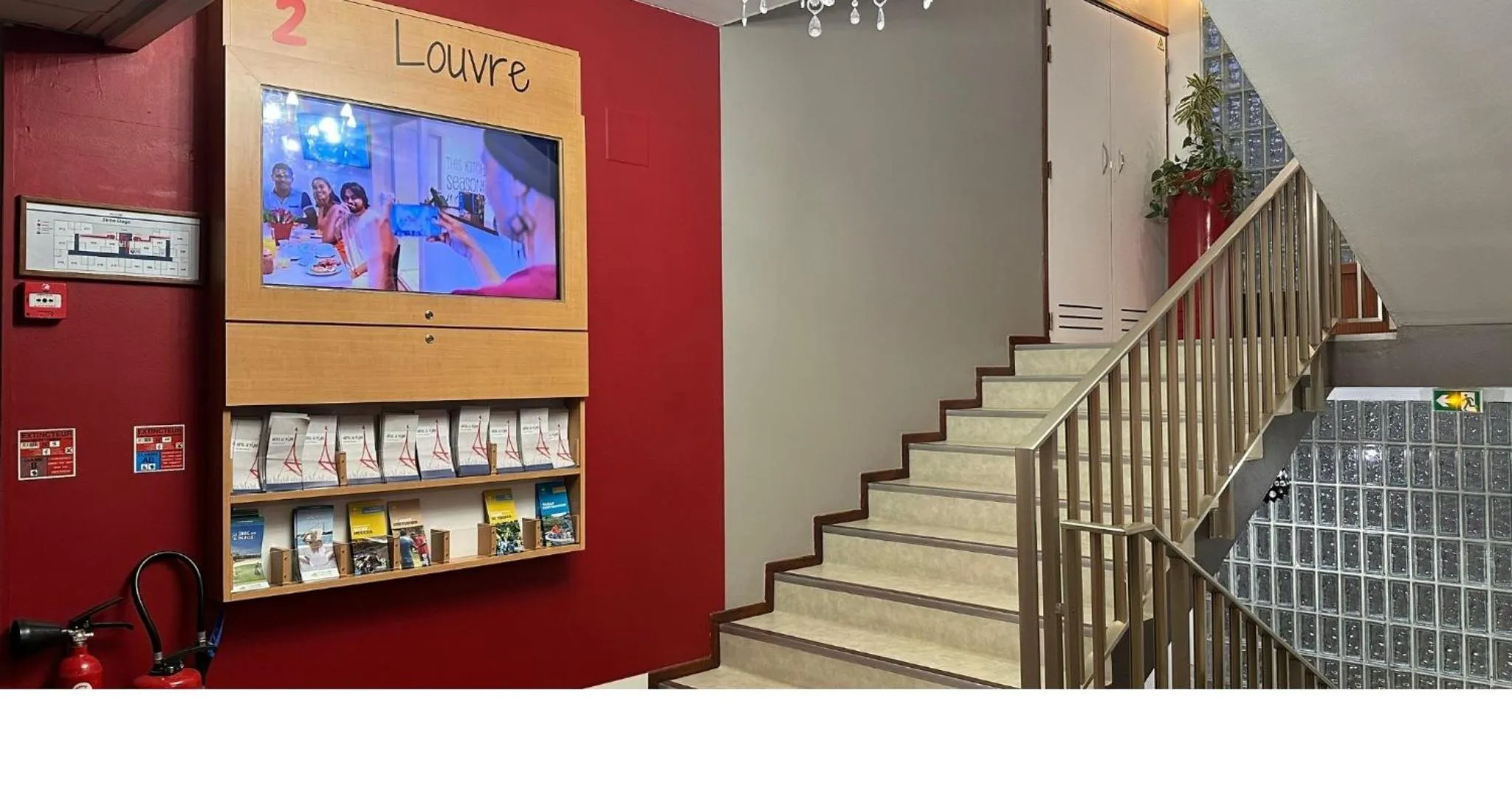 Property building in Hotel Le Paris