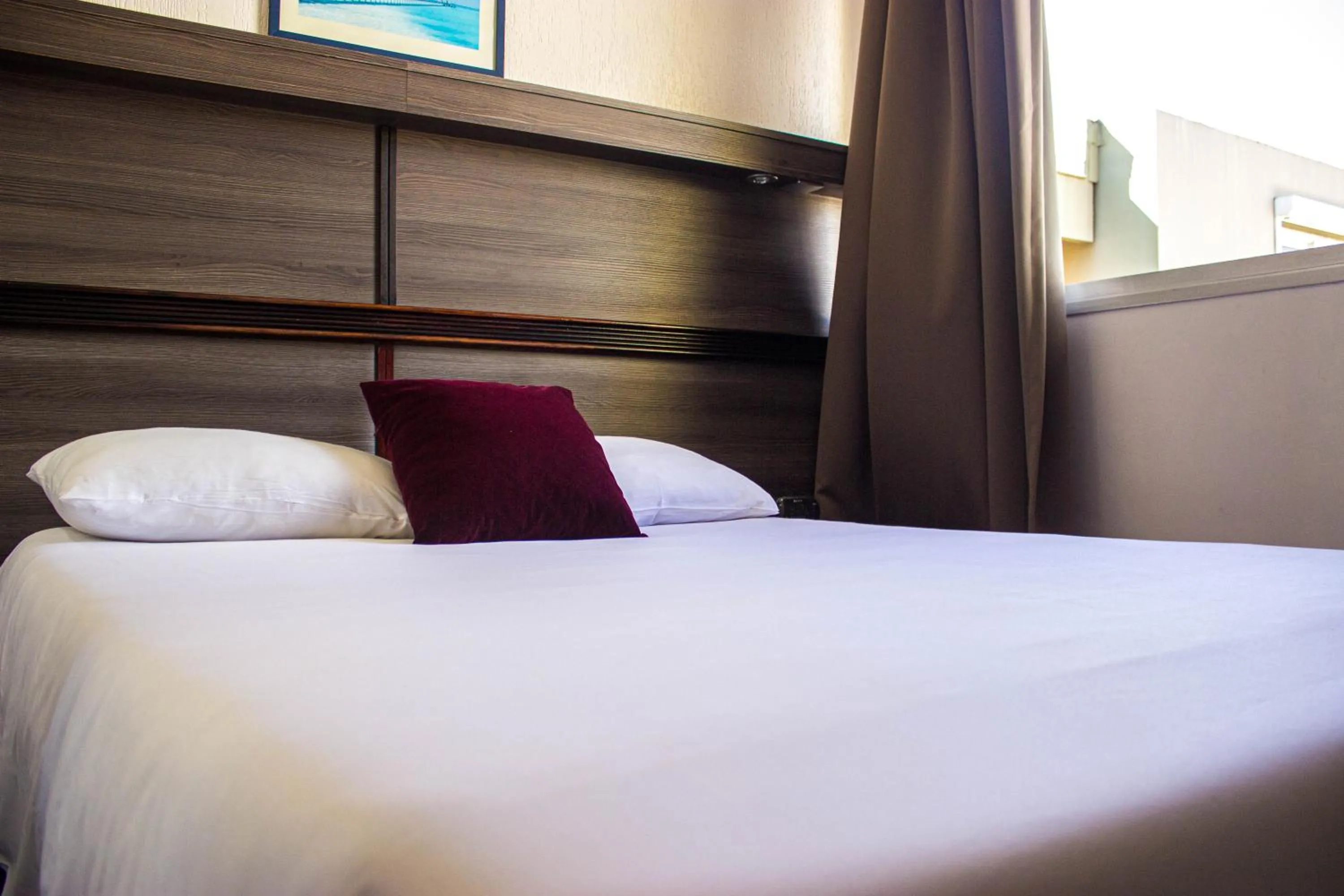 Bedroom, Bed in Hotel Le Paris