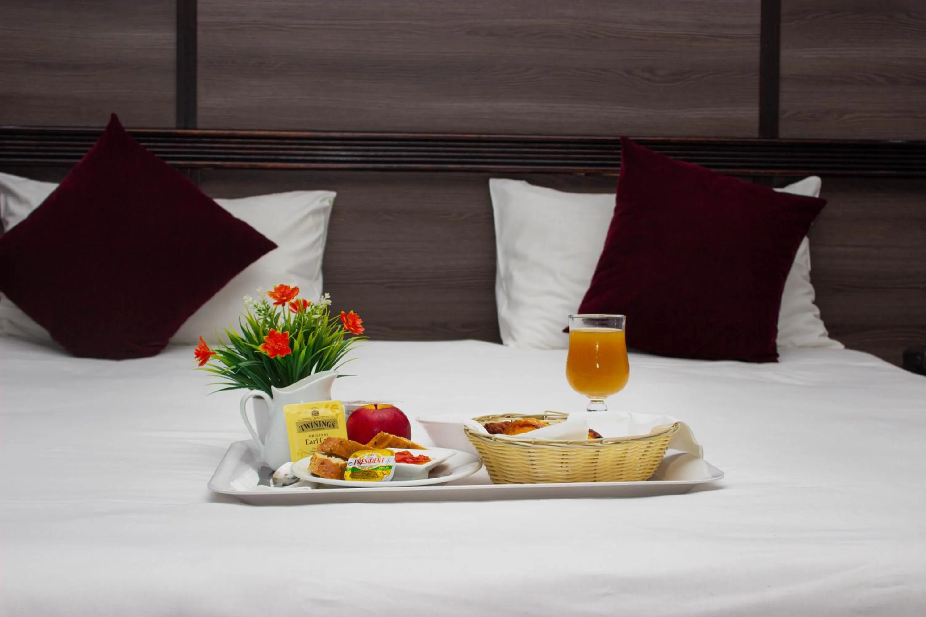 Bedroom, Bed in Hotel Le Paris