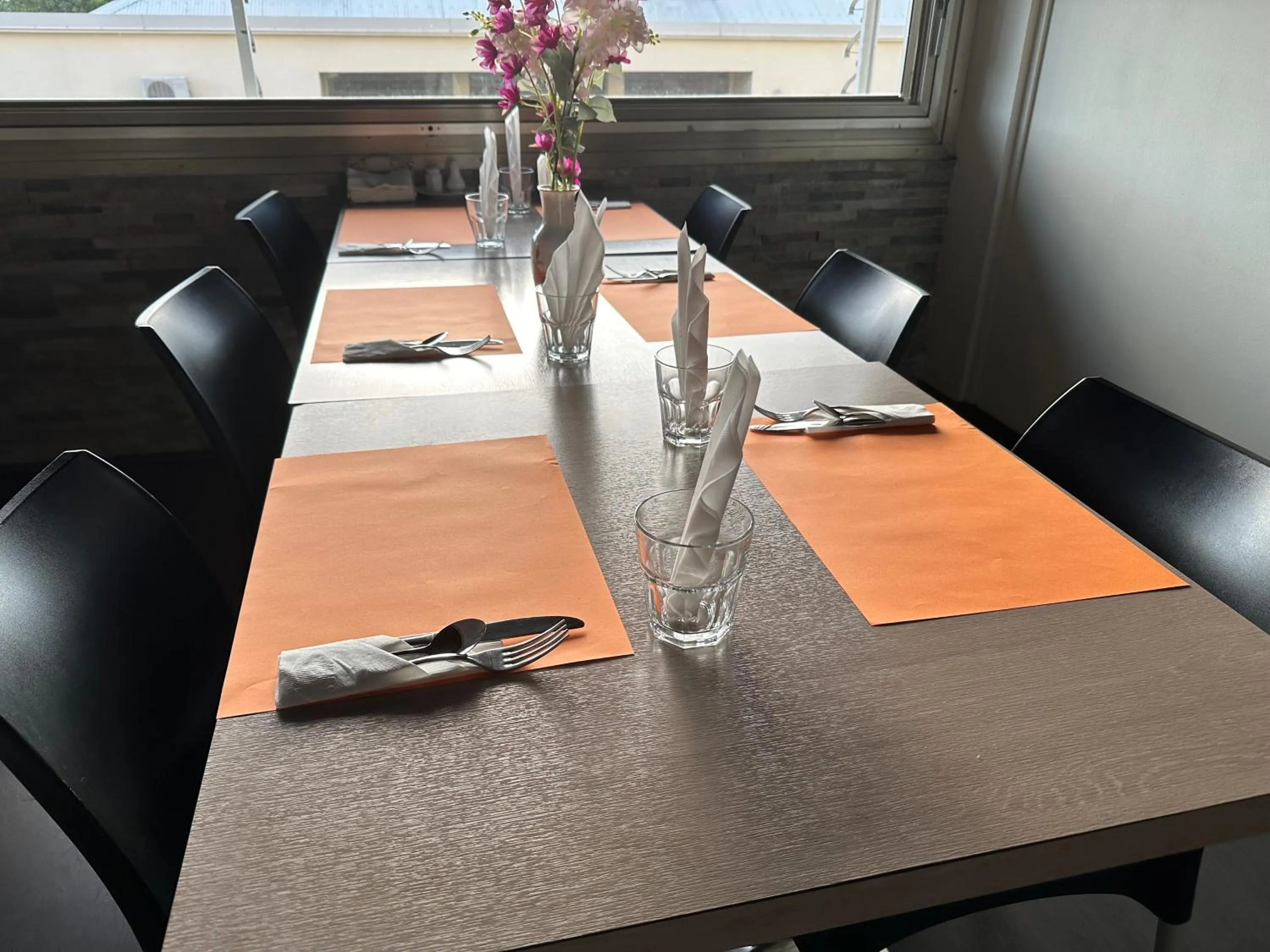 Dining area in Hotel Le Paris