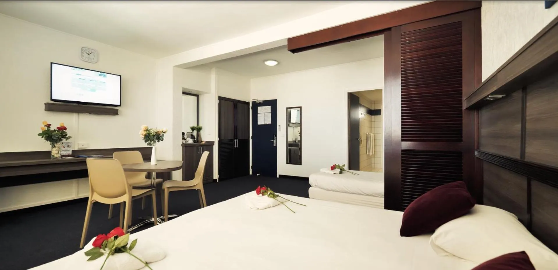 Photo of the whole room, Bed in Hotel Le Paris