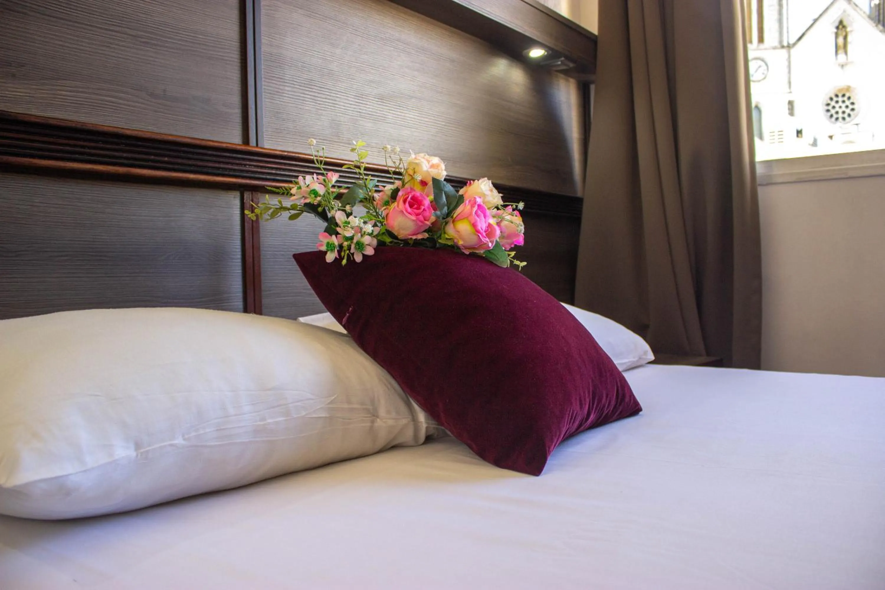 Bedroom, Bed in Hotel Le Paris