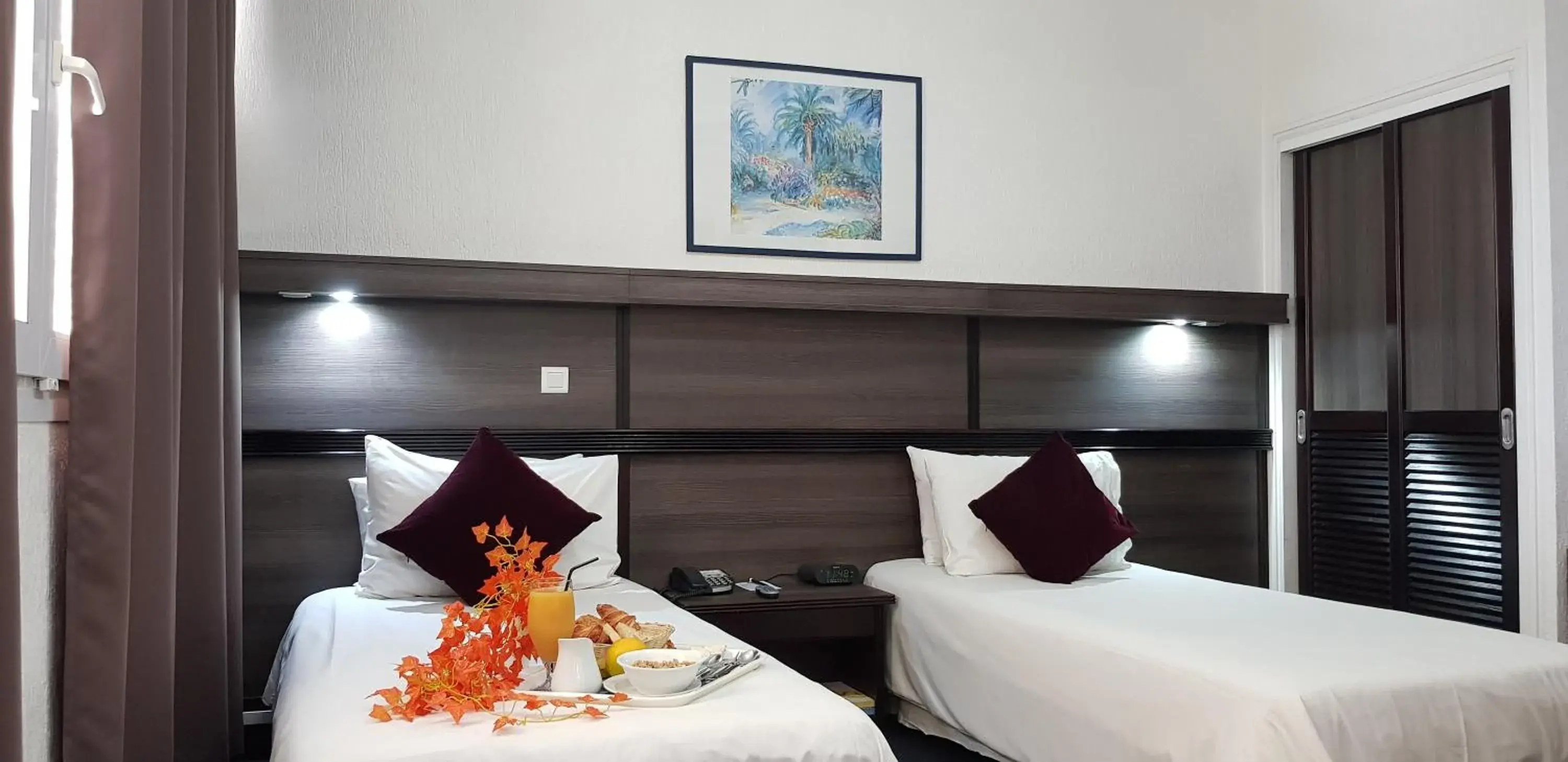 Photo of the whole room, Bed in Hotel Le Paris Photo of the whole room, Bed in Hotel Le Paris