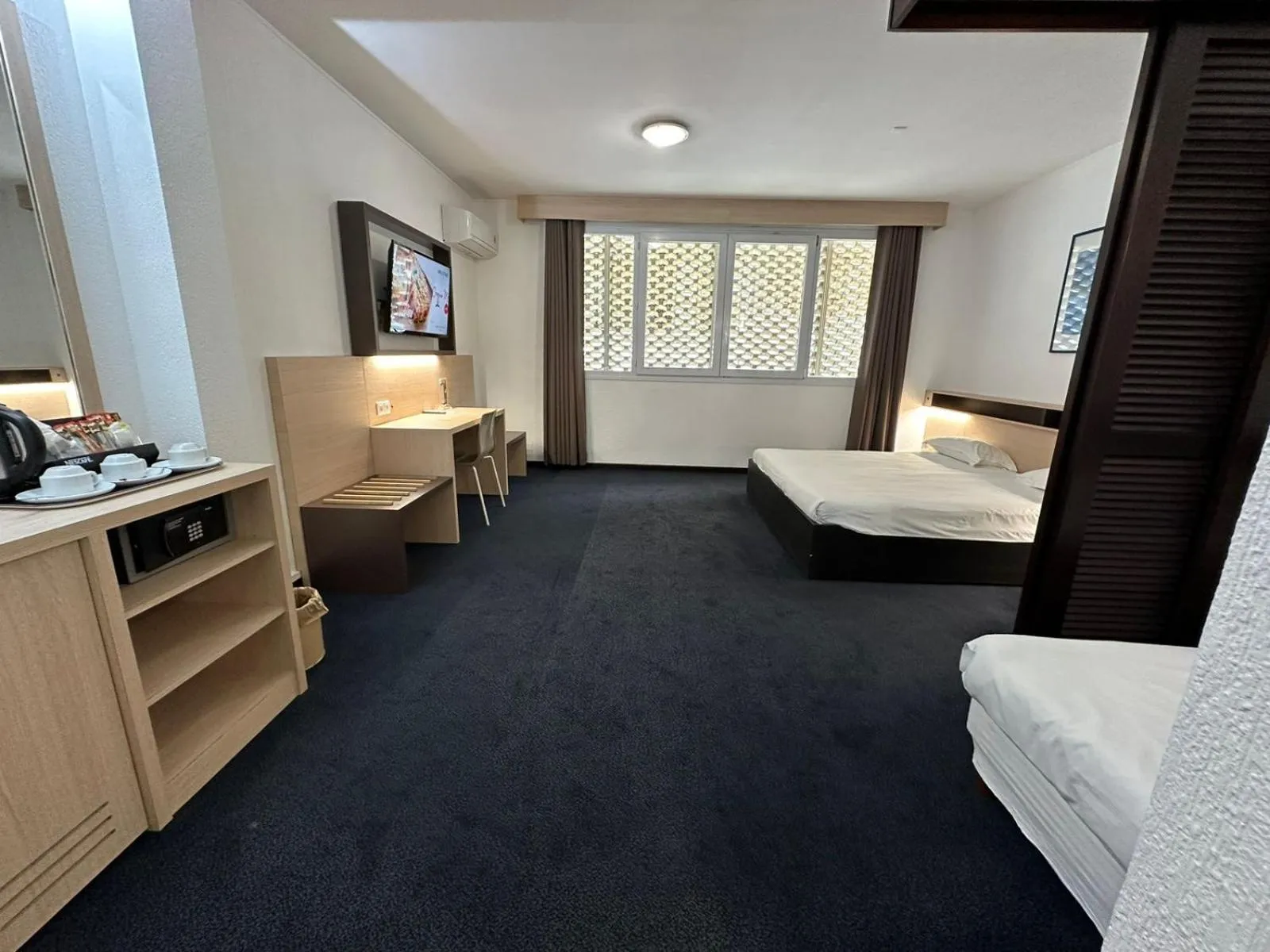 Photo of the whole room, Bed in Hotel Le Paris