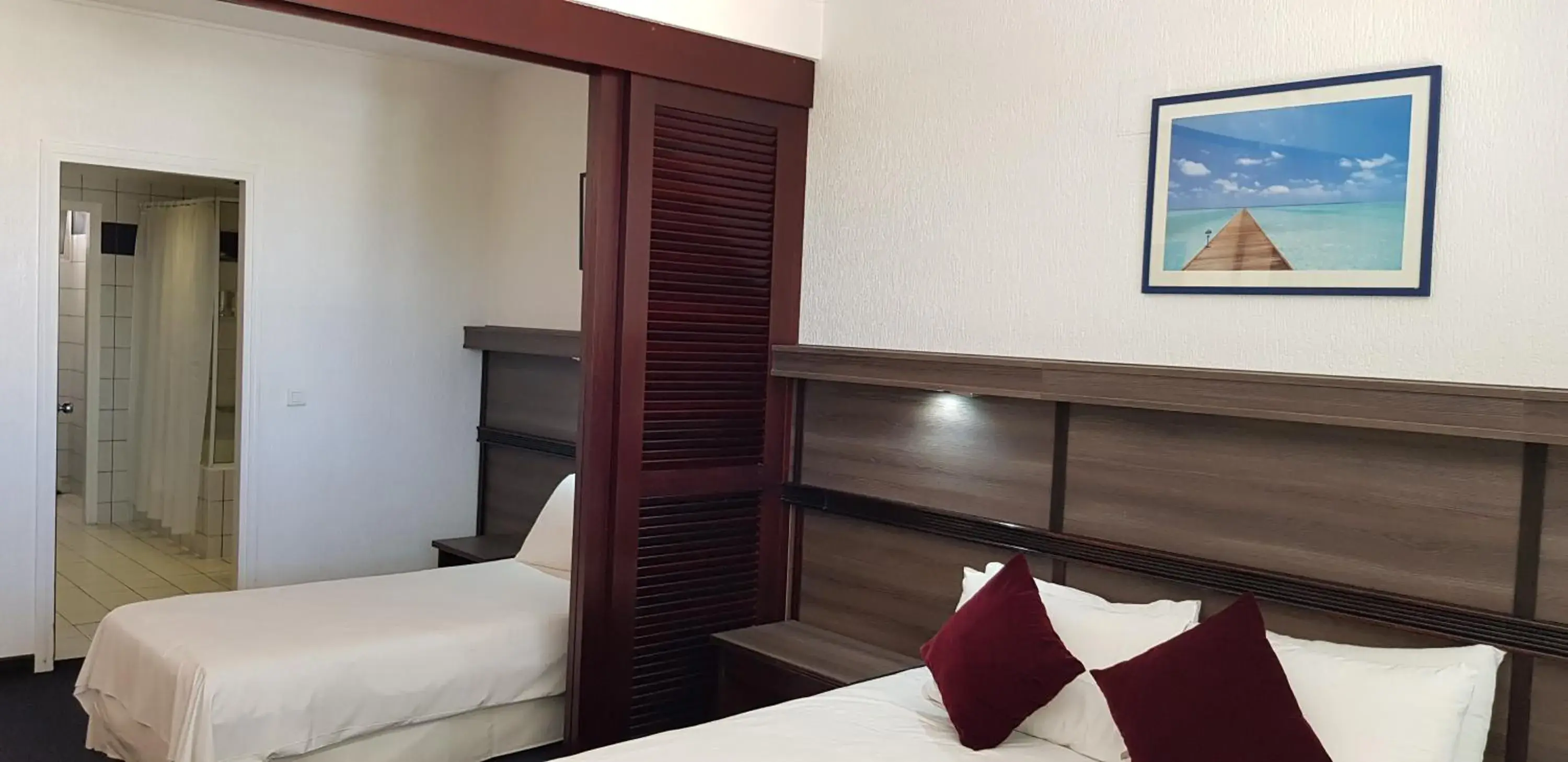 Bedroom, Bed in Hotel Le Paris Bedroom, Bed in Hotel Le Paris