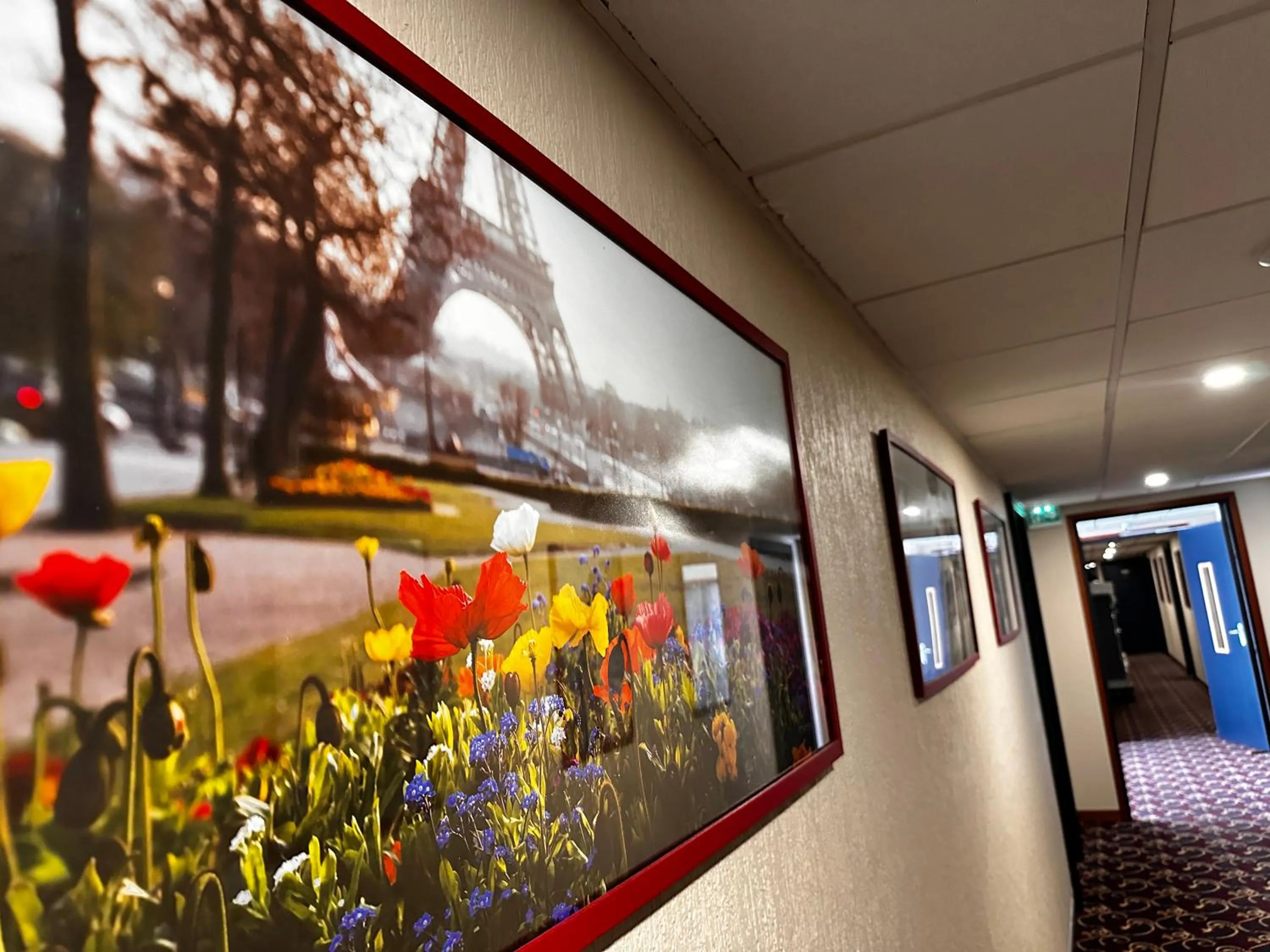 Property building in Hotel Le Paris