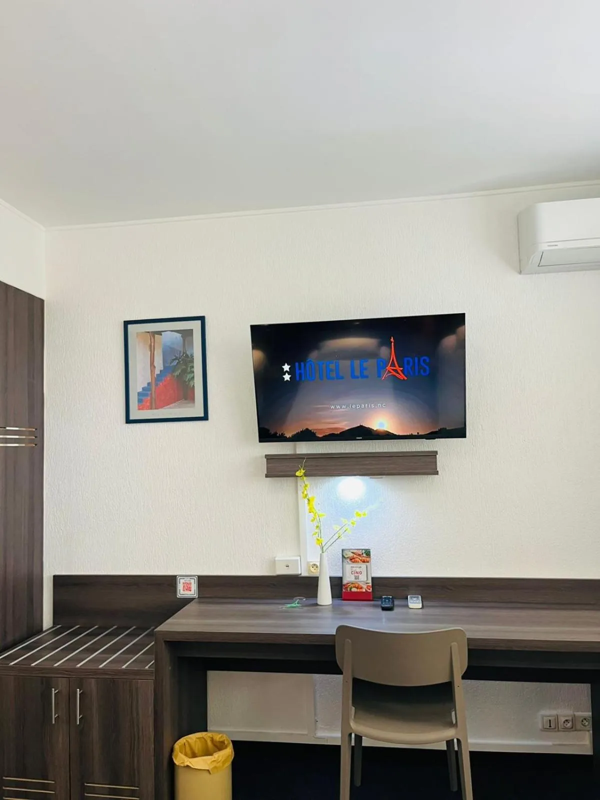 TV and multimedia in Hotel Le Paris