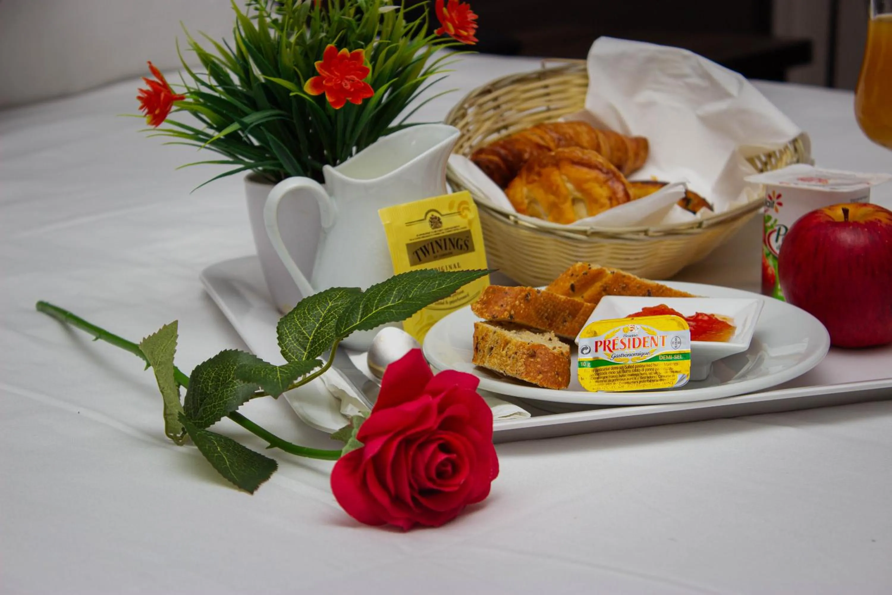 Breakfast in Hotel Le Paris