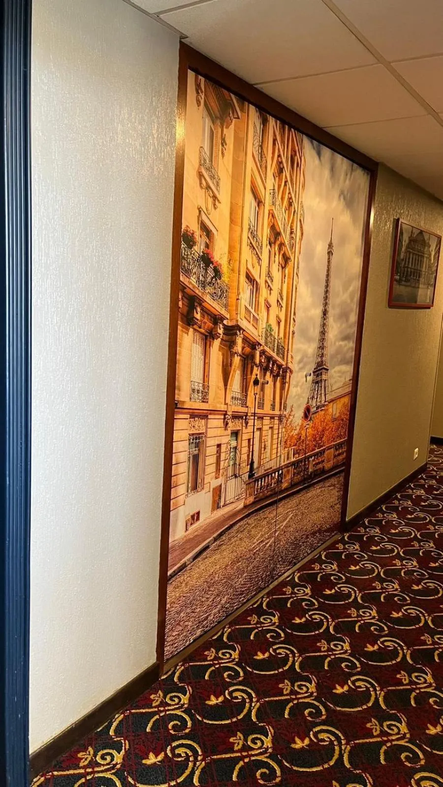 Property building in Hotel Le Paris