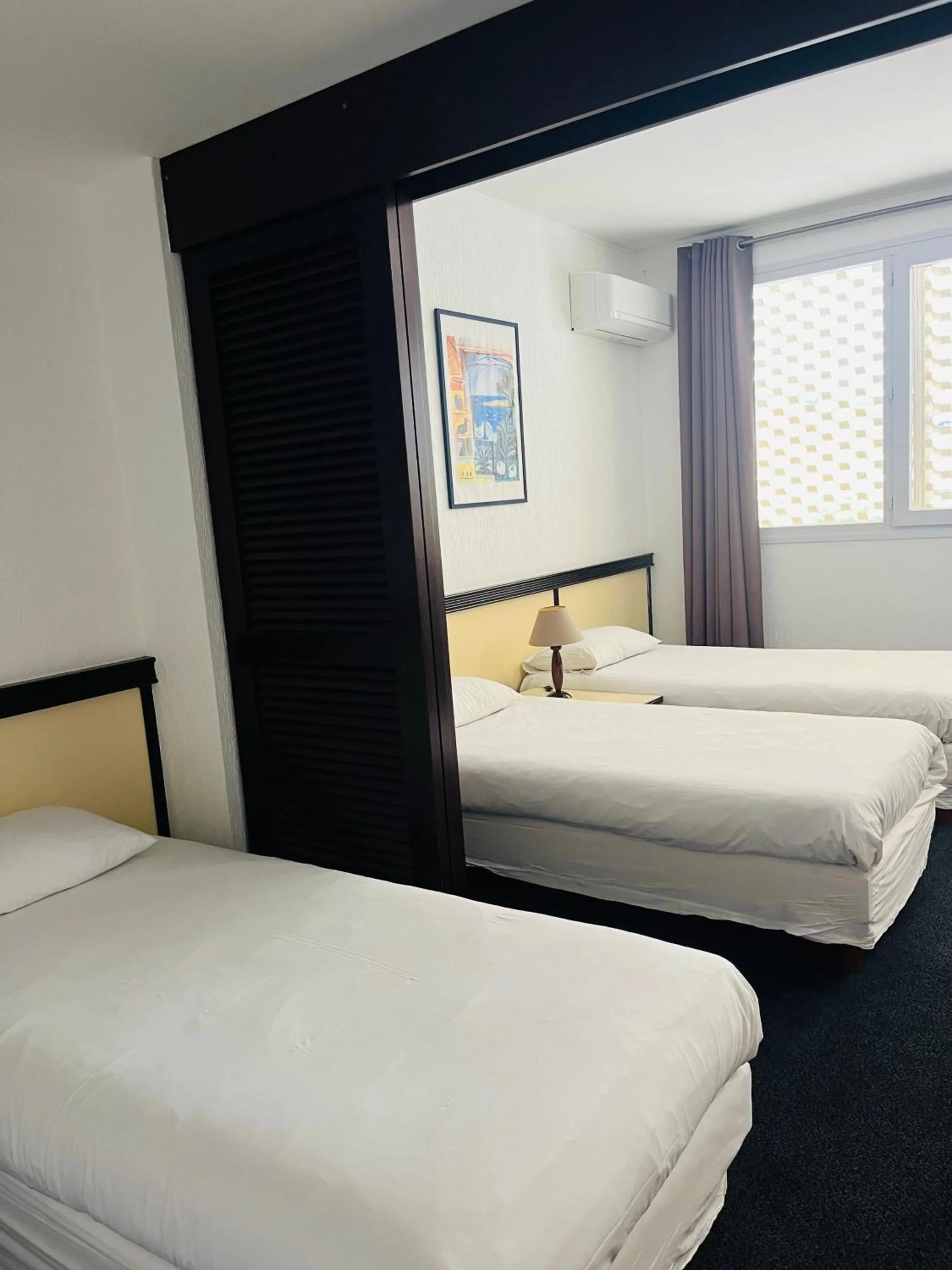 Photo of the whole room, Bed in Hotel Le Paris