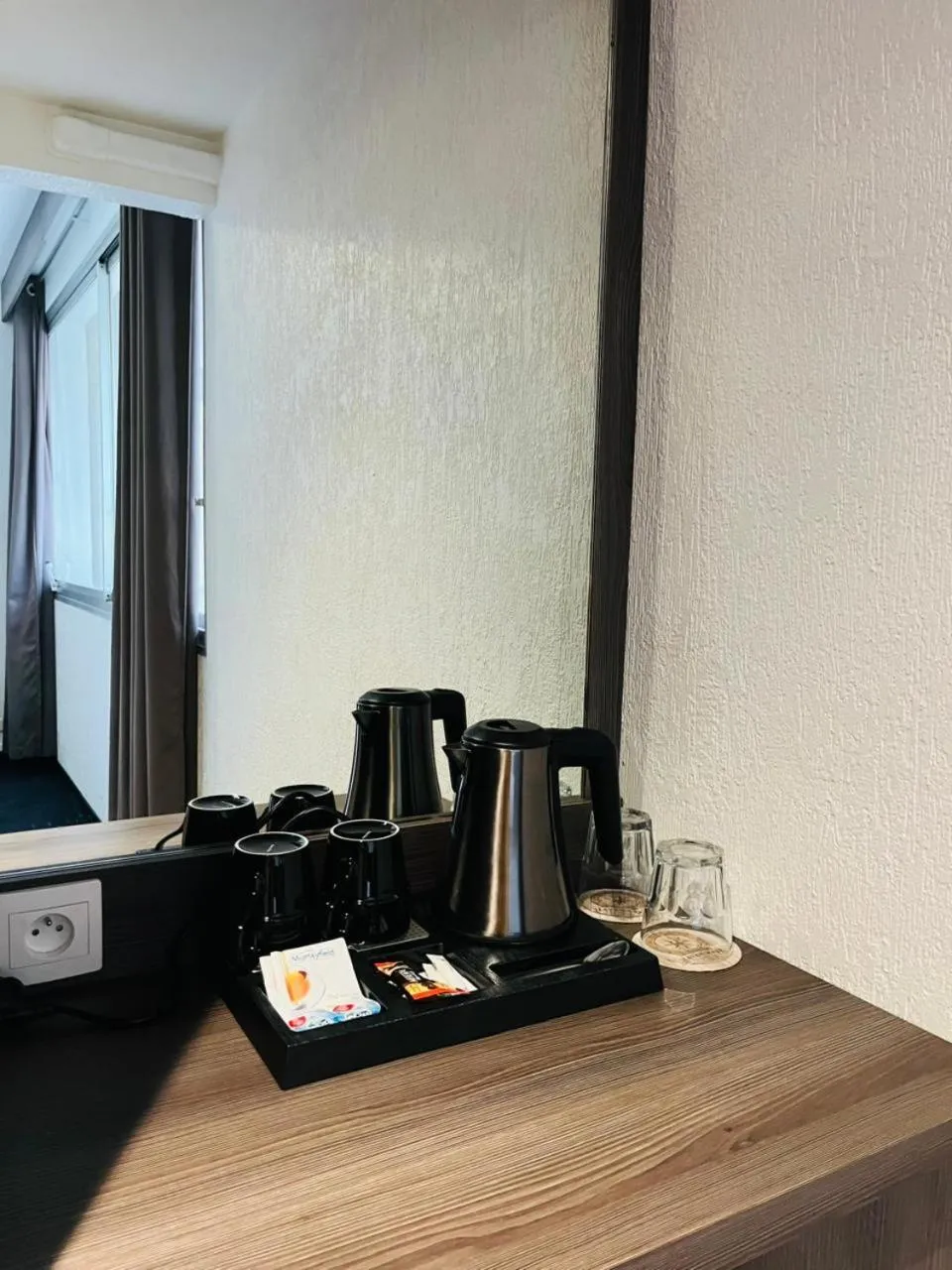 Coffee/tea facilities in Hotel Le Paris