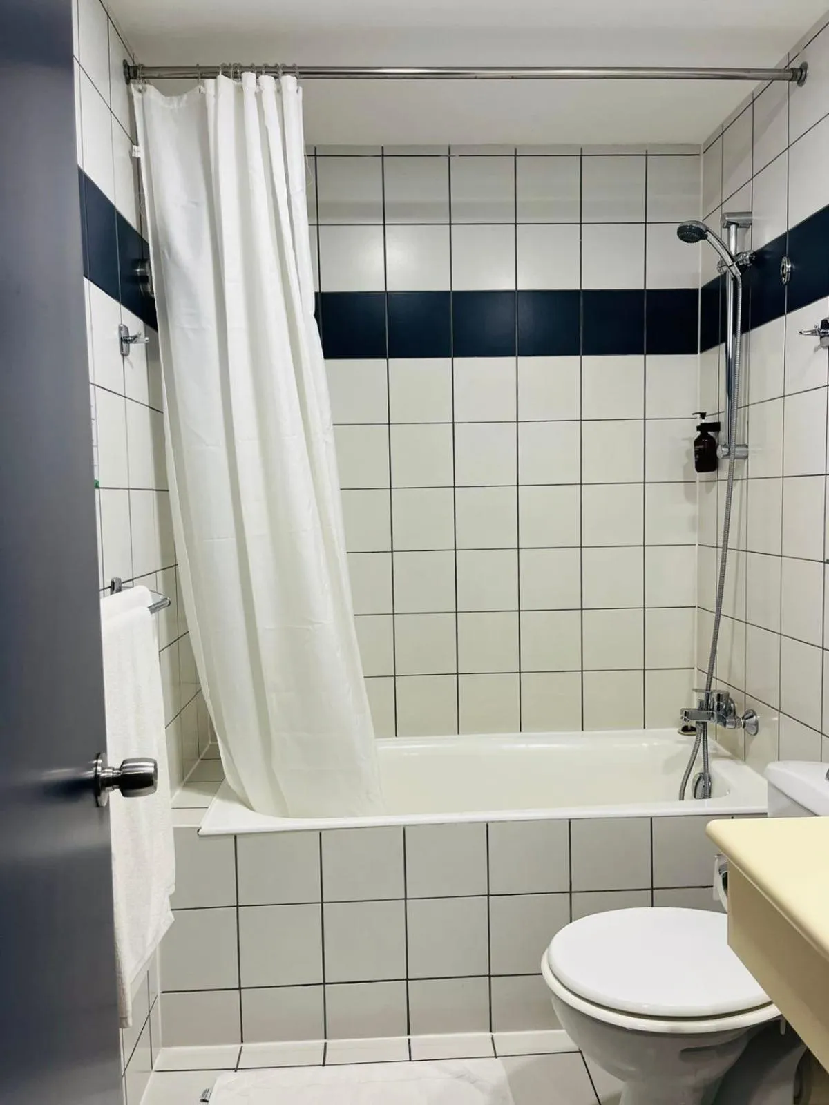 Bathroom in Hotel Le Paris