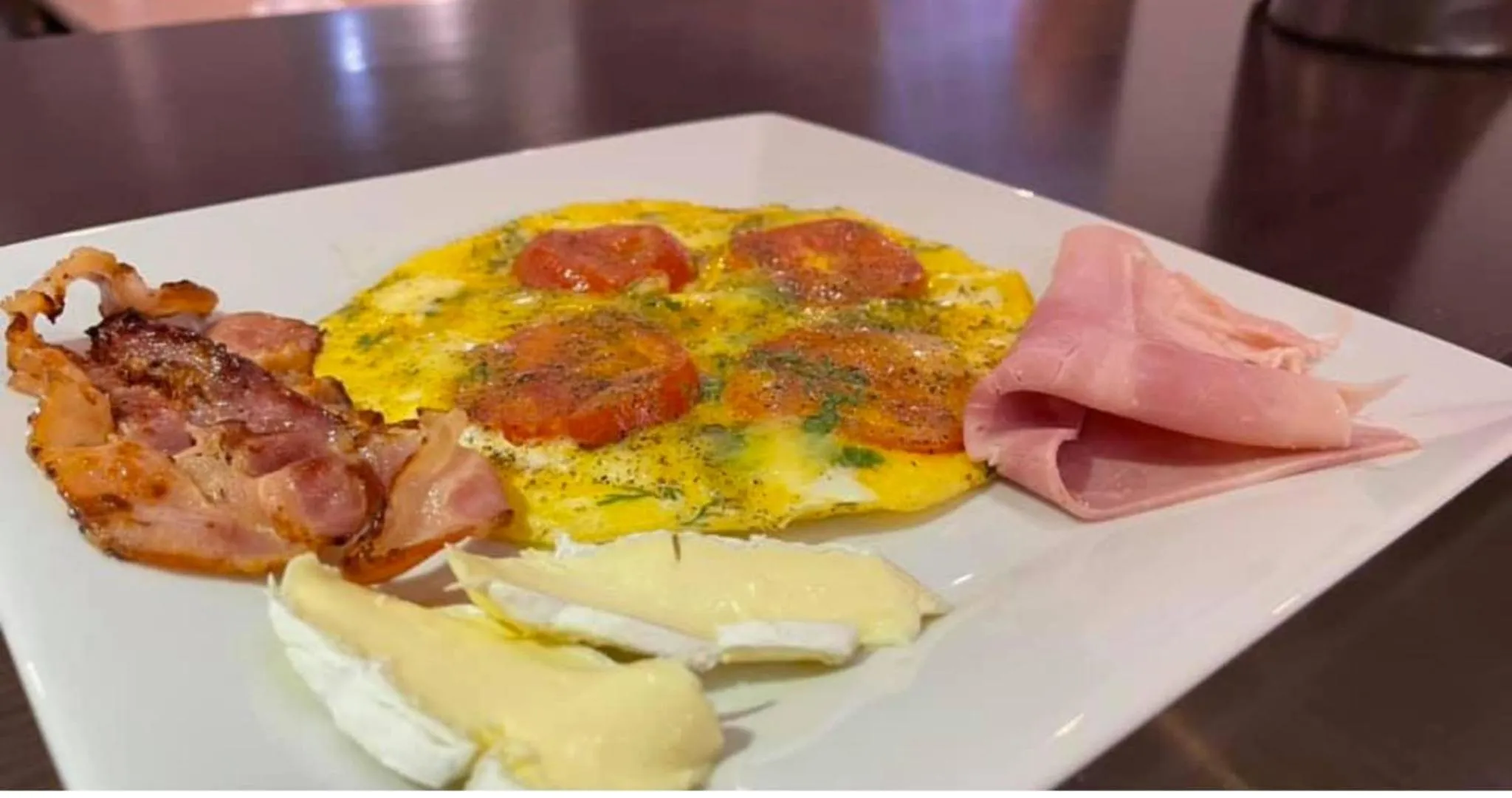 Breakfast in Hotel Le Paris
