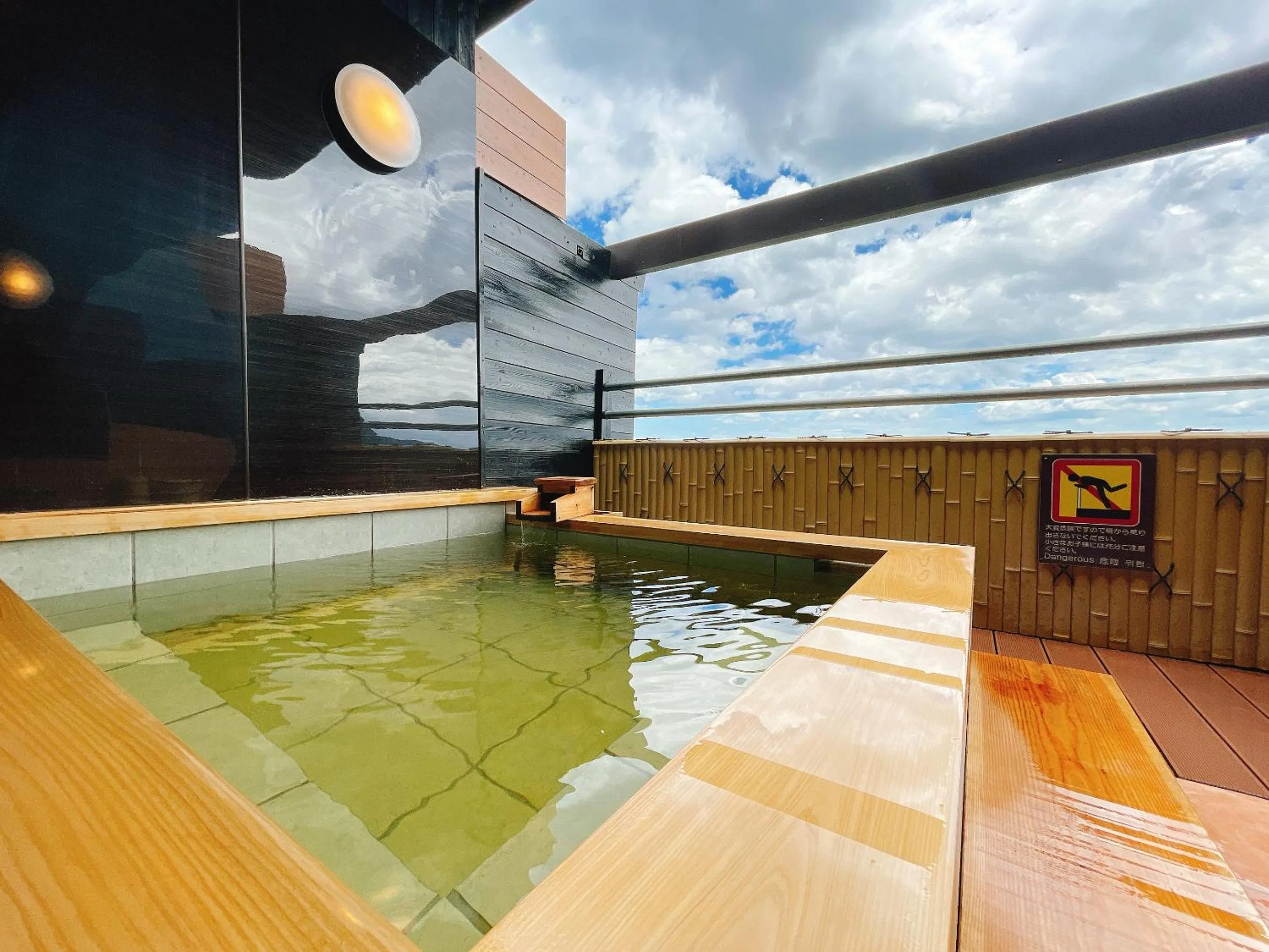 Hot Spring Bath in Tenku Yubo Seikaiso