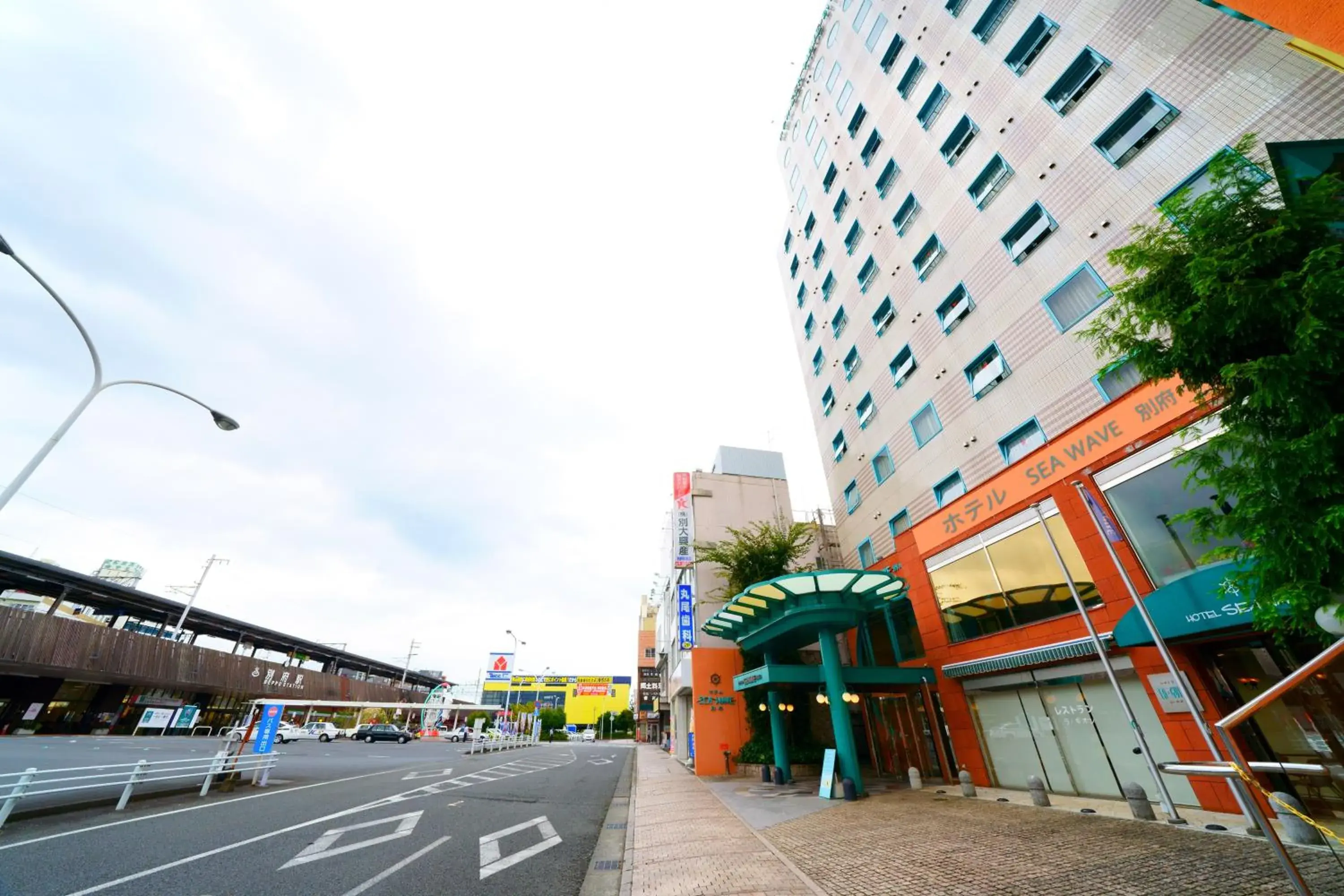 Property building in Hotel Seawave Beppu Property building in Hotel Seawave Beppu