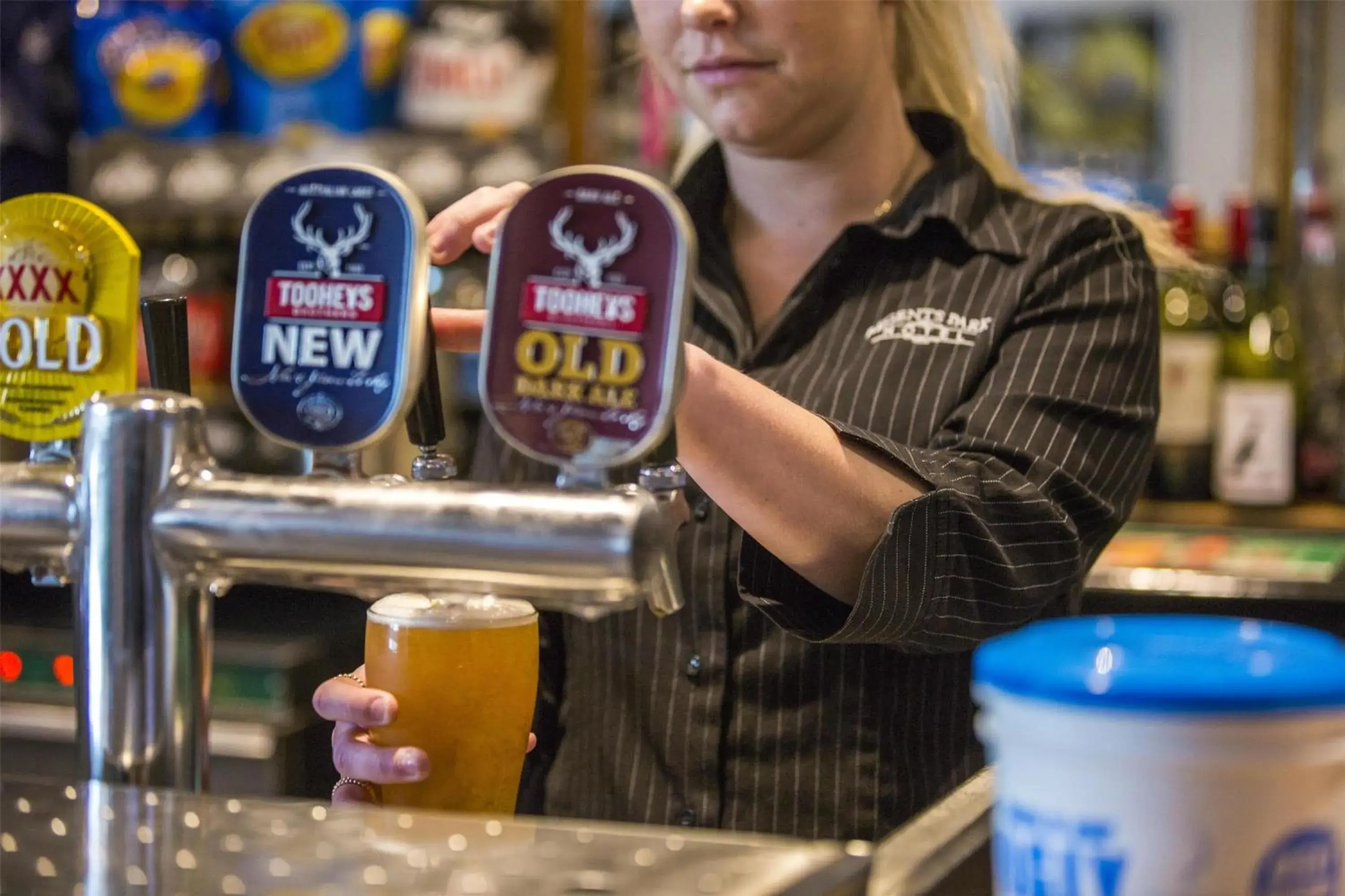 Lounge or bar in Nightcap at Regents Park Hotel Lounge or bar in Nightcap at Regents Park Hotel