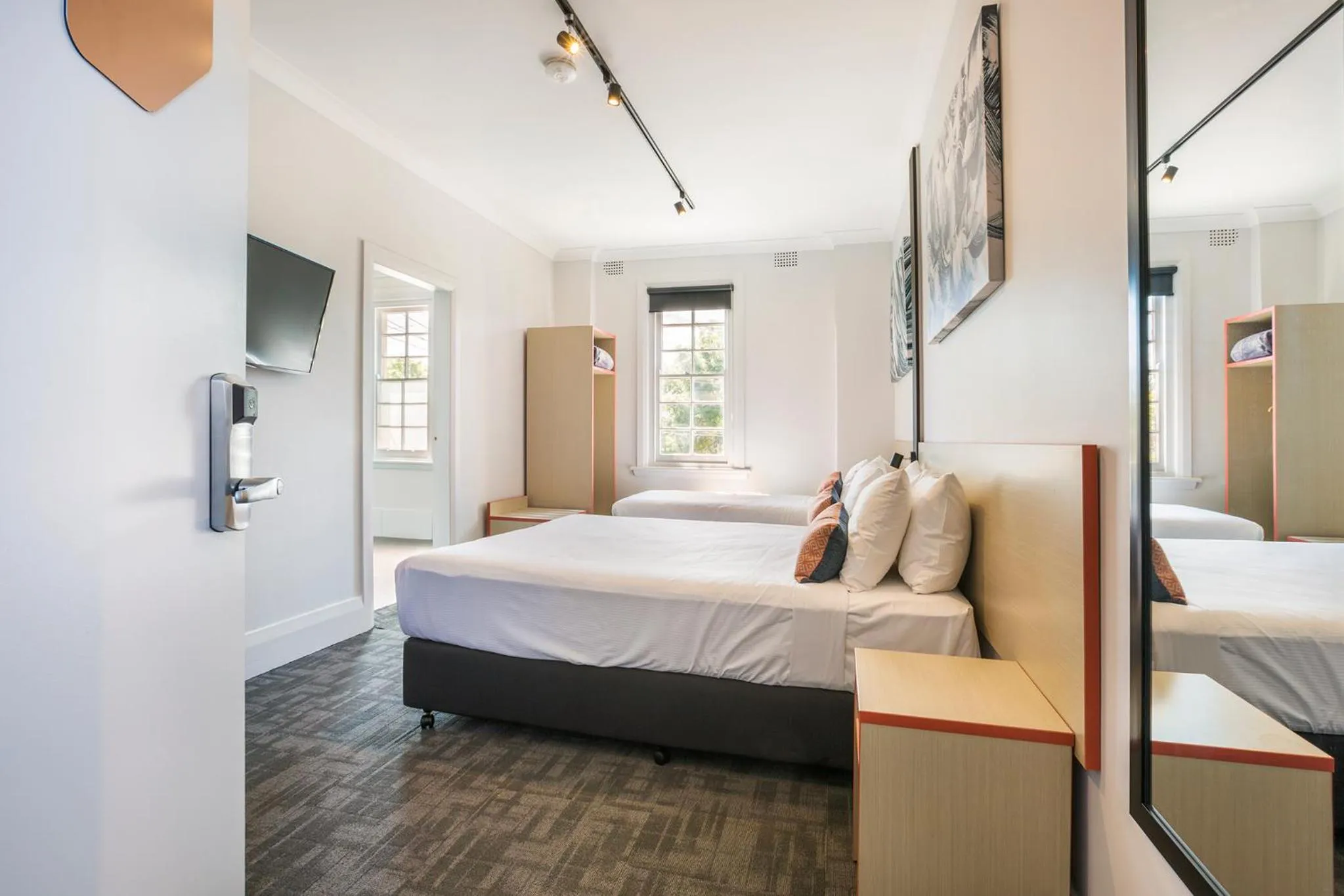 TV and multimedia, Bed in Nightcap at Regents Park Hotel