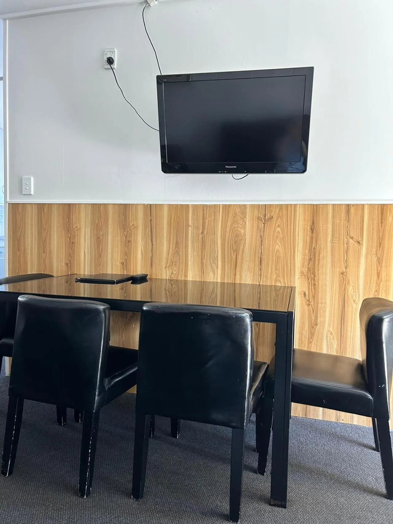 TV and multimedia in Tudor Motor Lodge